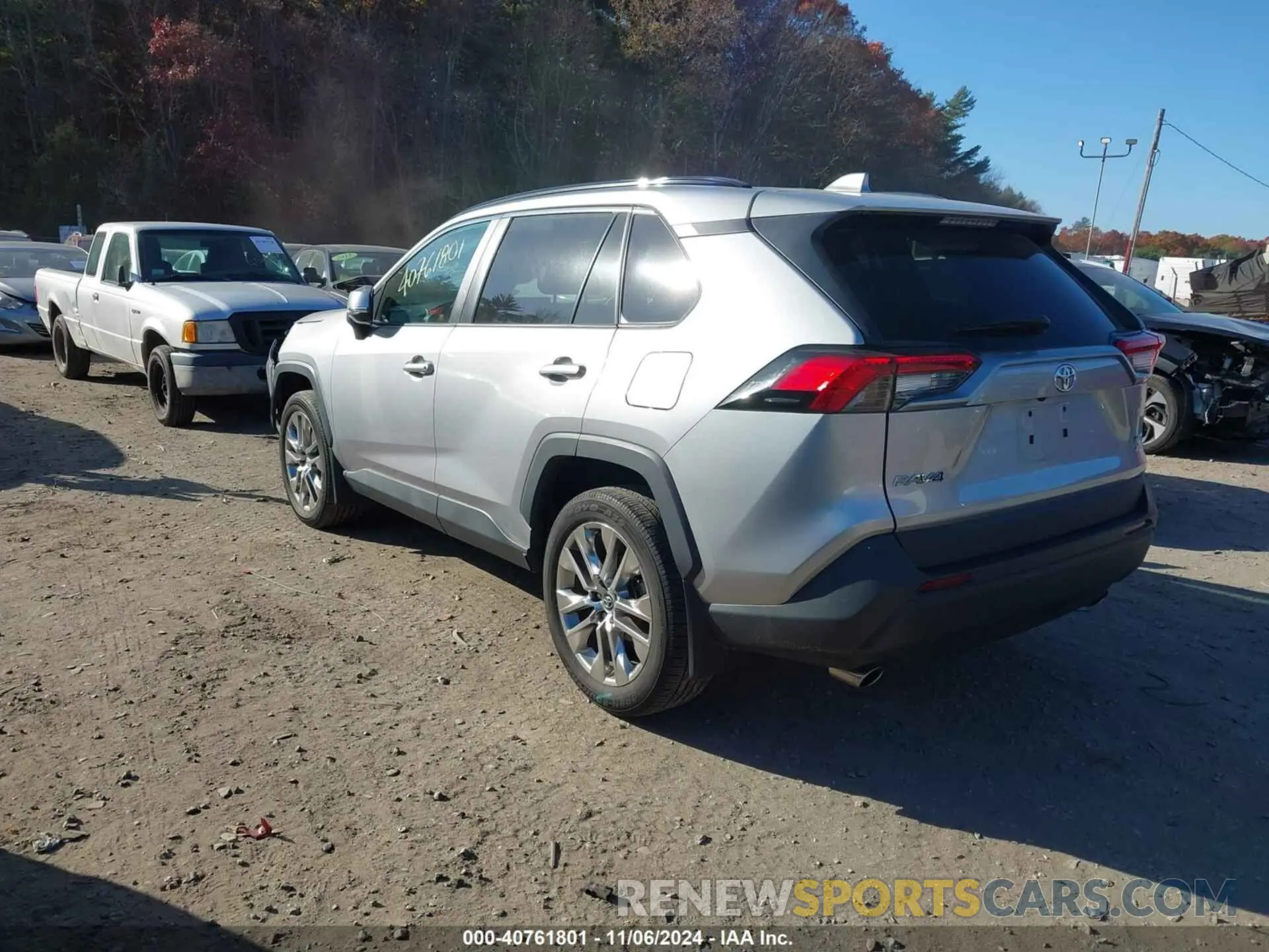 3 Photograph of a damaged car 2T3A1RFV9LC130305 TOYOTA RAV4 2020