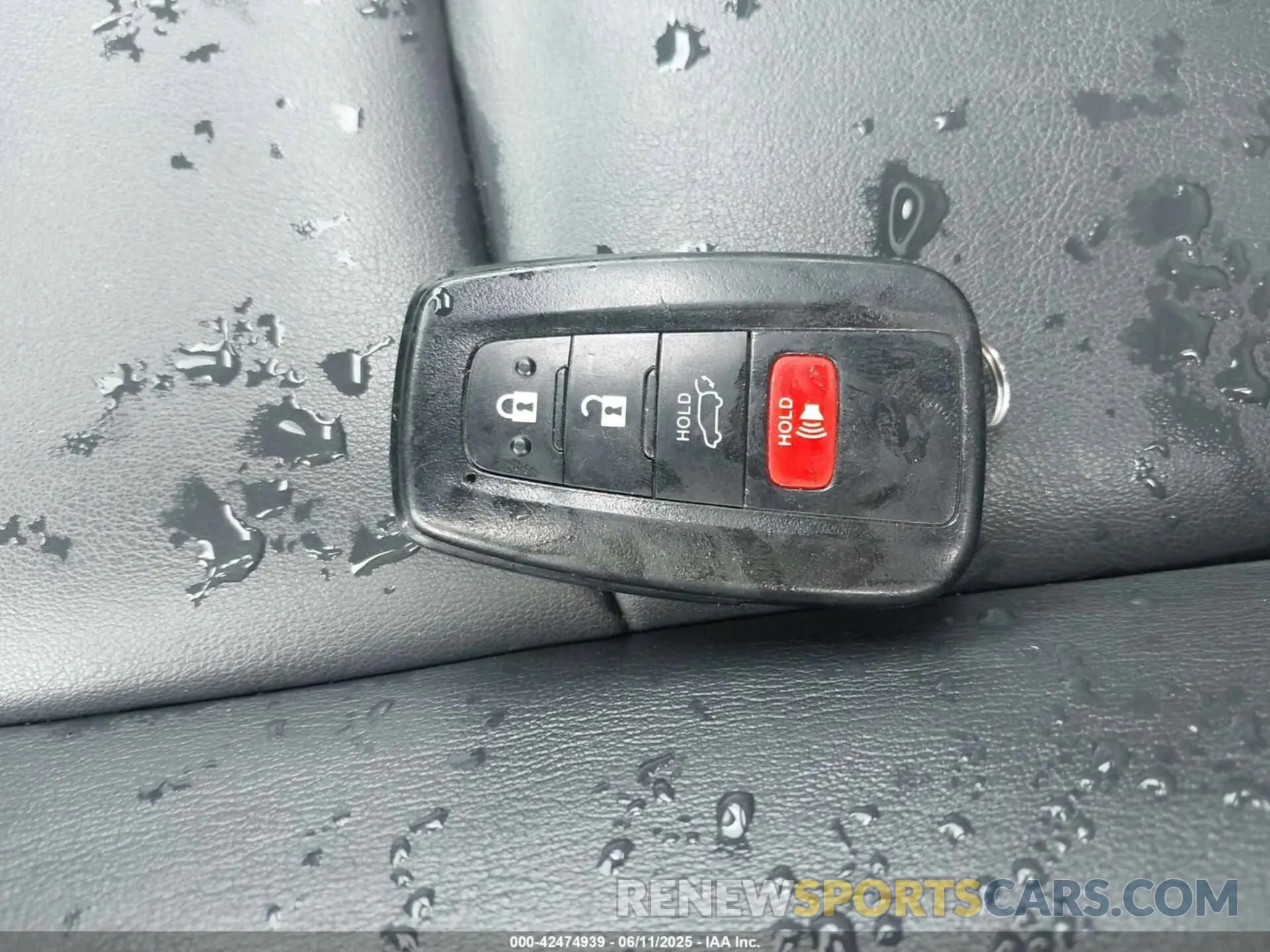 11 Photograph of a damaged car 2T3A1RFV9LC135472 TOYOTA RAV4 2020