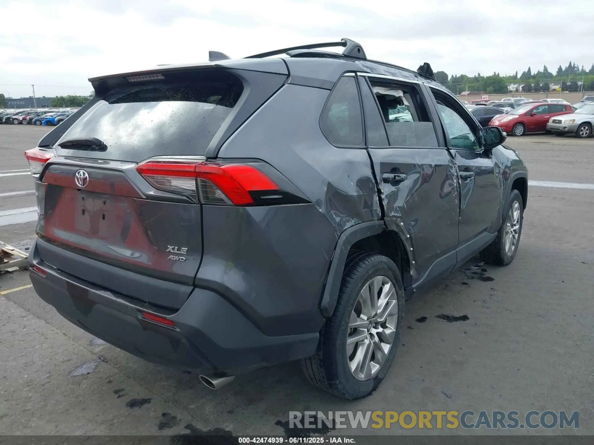 4 Photograph of a damaged car 2T3A1RFV9LC135472 TOYOTA RAV4 2020
