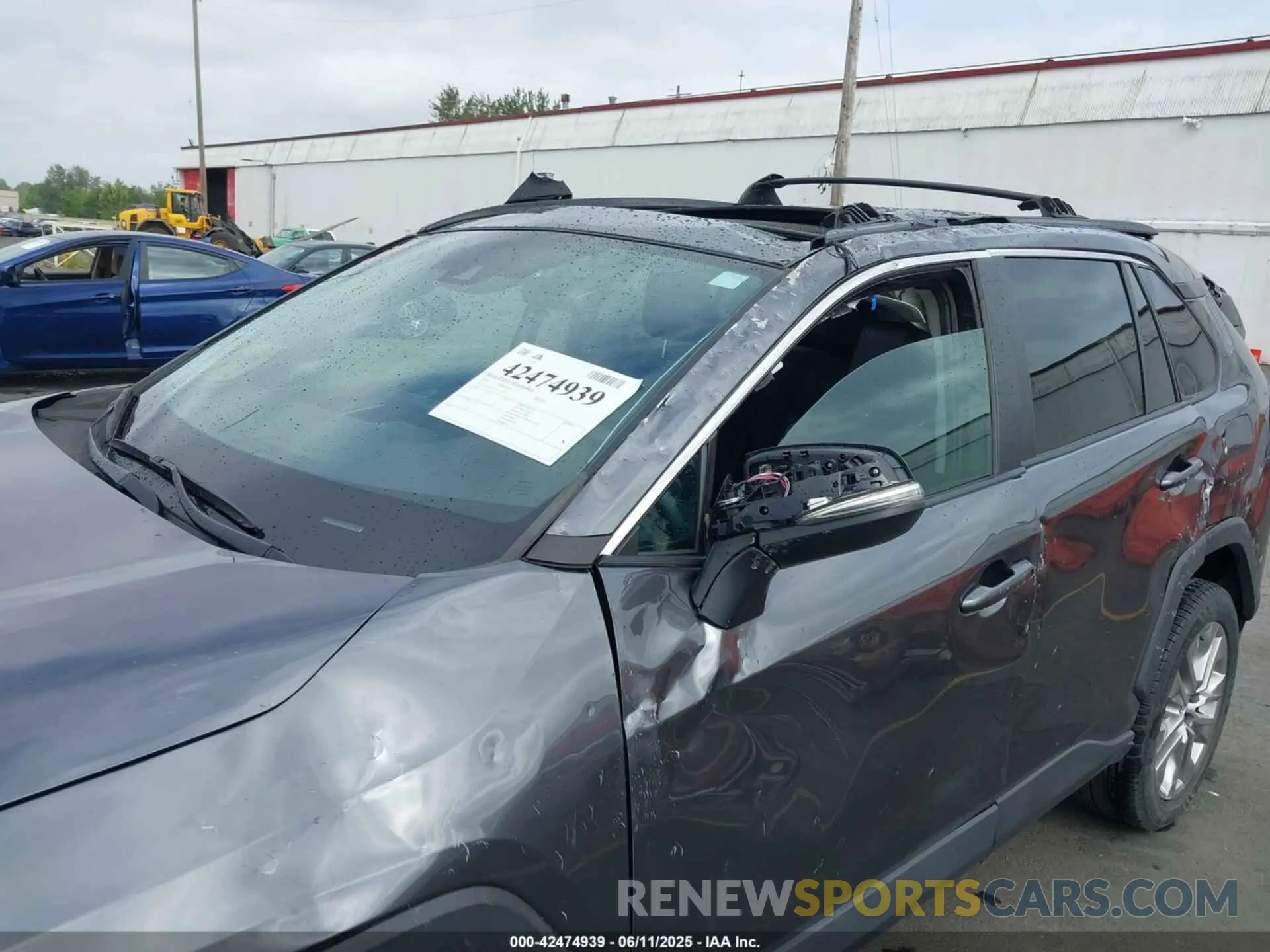 6 Photograph of a damaged car 2T3A1RFV9LC135472 TOYOTA RAV4 2020