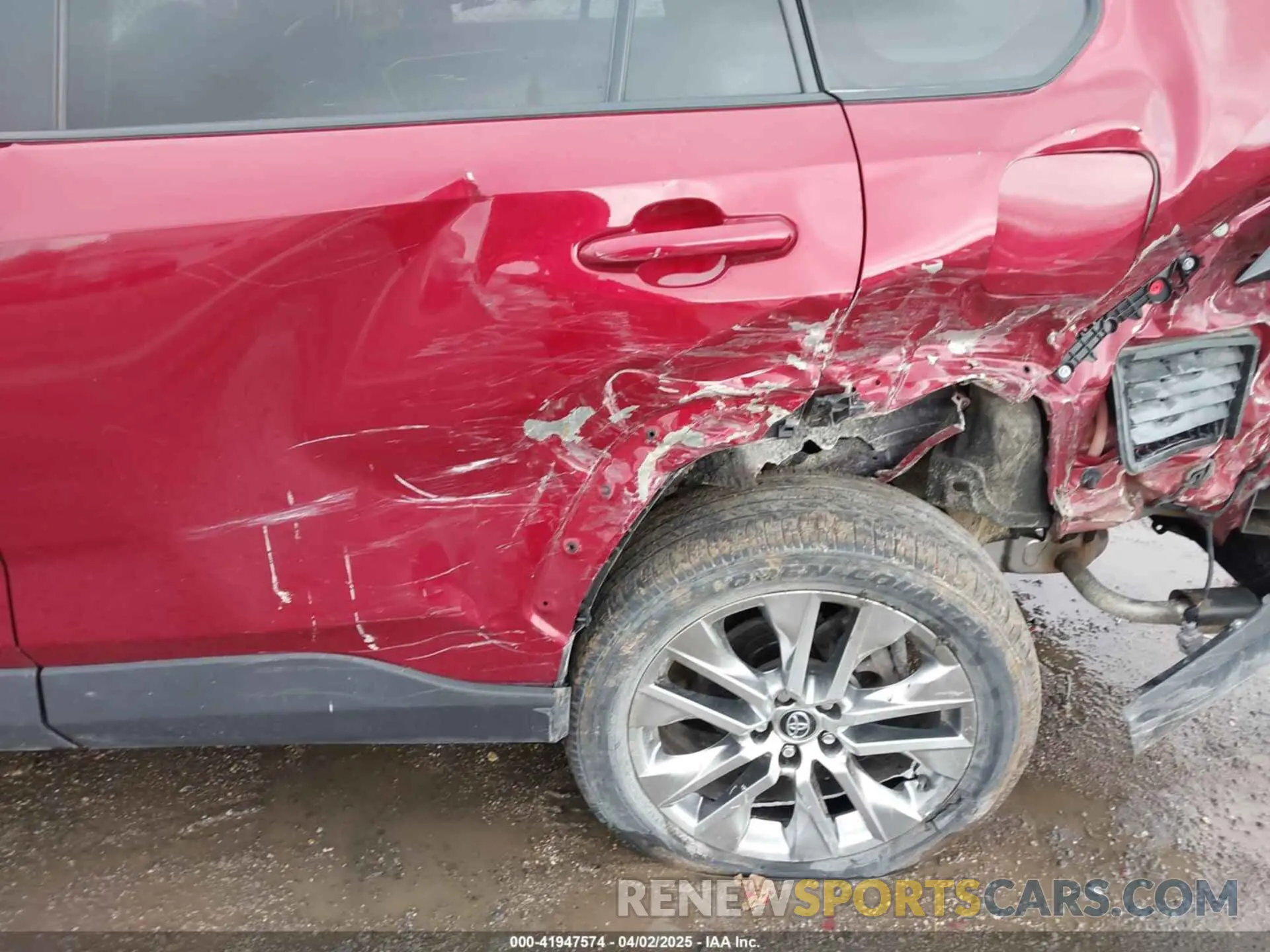 6 Photograph of a damaged car 2T3A1RFV9LW113728 TOYOTA RAV4 2020