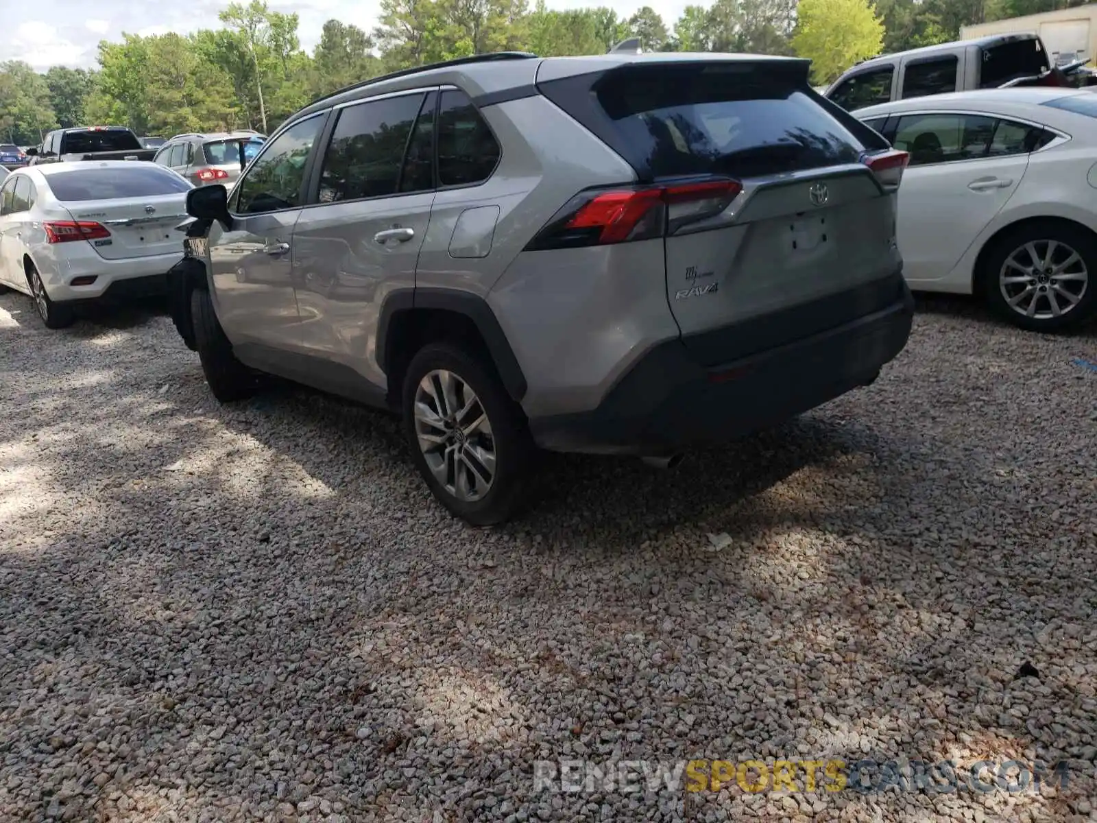 3 Photograph of a damaged car 2T3A1RFVXLC070115 TOYOTA RAV4 2020