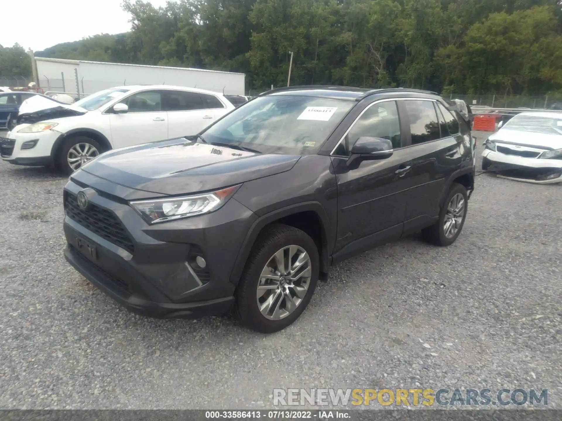 2 Photograph of a damaged car 2T3A1RFVXLW092419 TOYOTA RAV4 2020