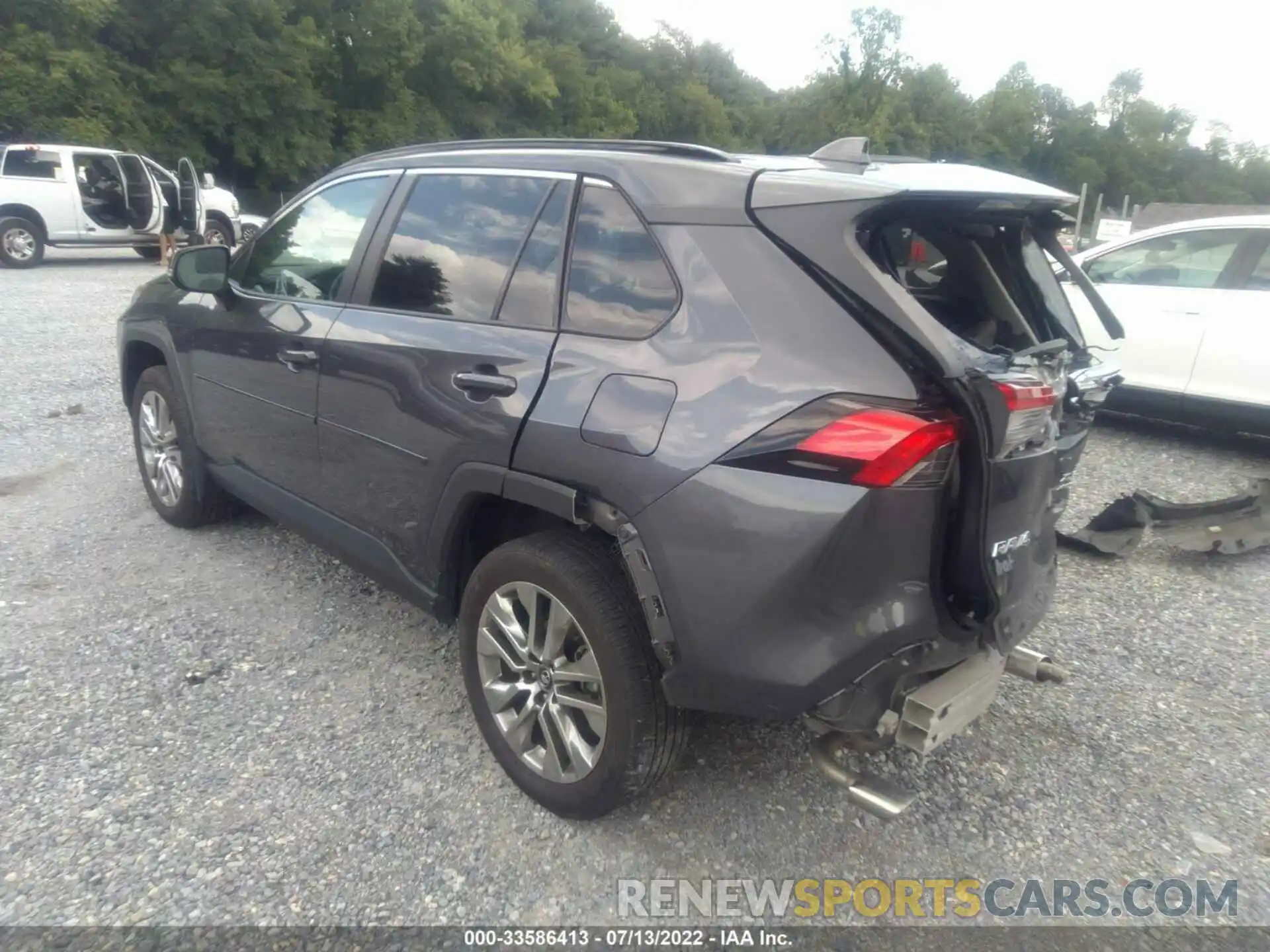 3 Photograph of a damaged car 2T3A1RFVXLW092419 TOYOTA RAV4 2020