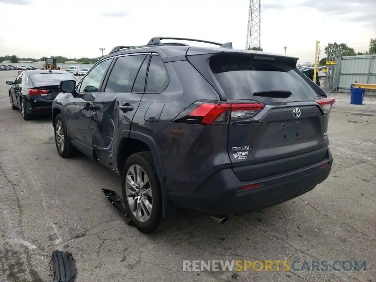 3 Photograph of a damaged car 2T3A1RFVXLW106643 TOYOTA RAV4 2020