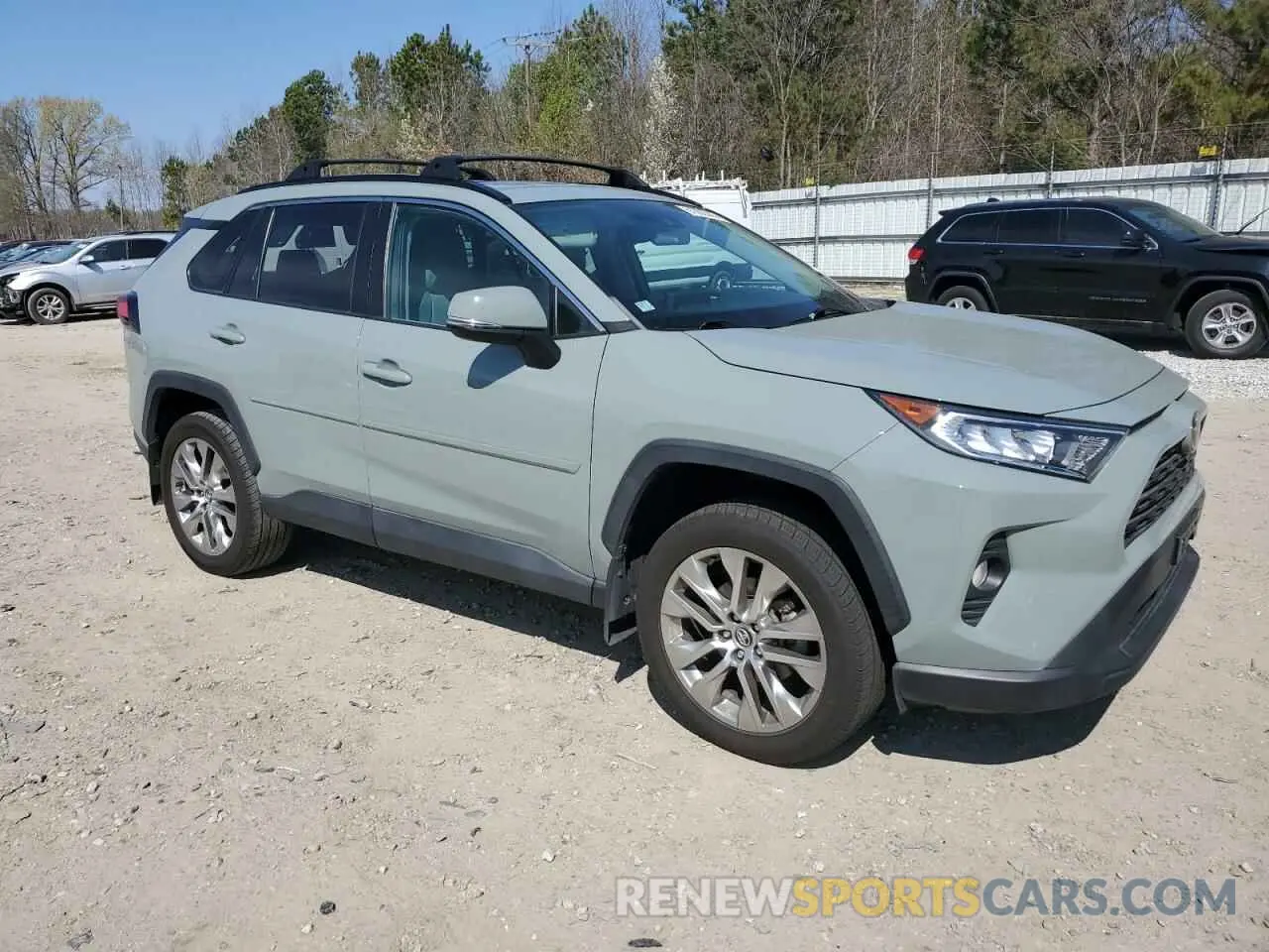 4 Photograph of a damaged car 2T3A1RFVXLW110658 TOYOTA RAV4 2020