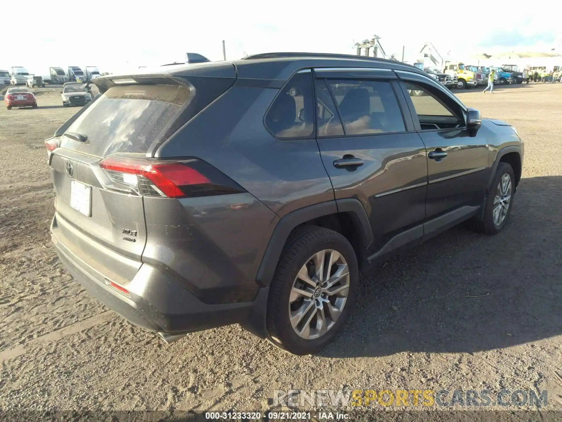 4 Photograph of a damaged car 2T3A1RFVXLW112426 TOYOTA RAV4 2020