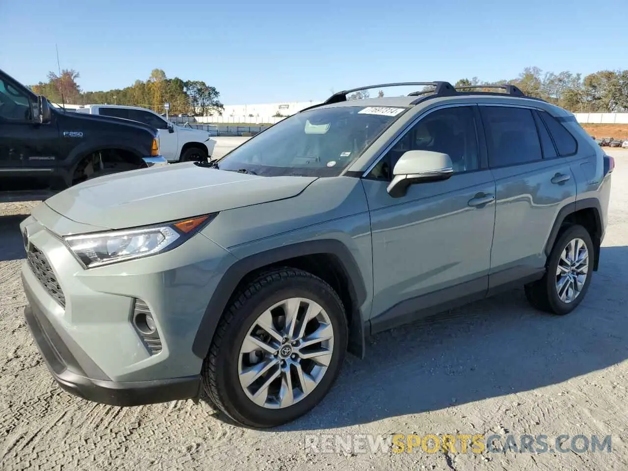 1 Photograph of a damaged car 2T3A1RFVXLW113320 TOYOTA RAV4 2020