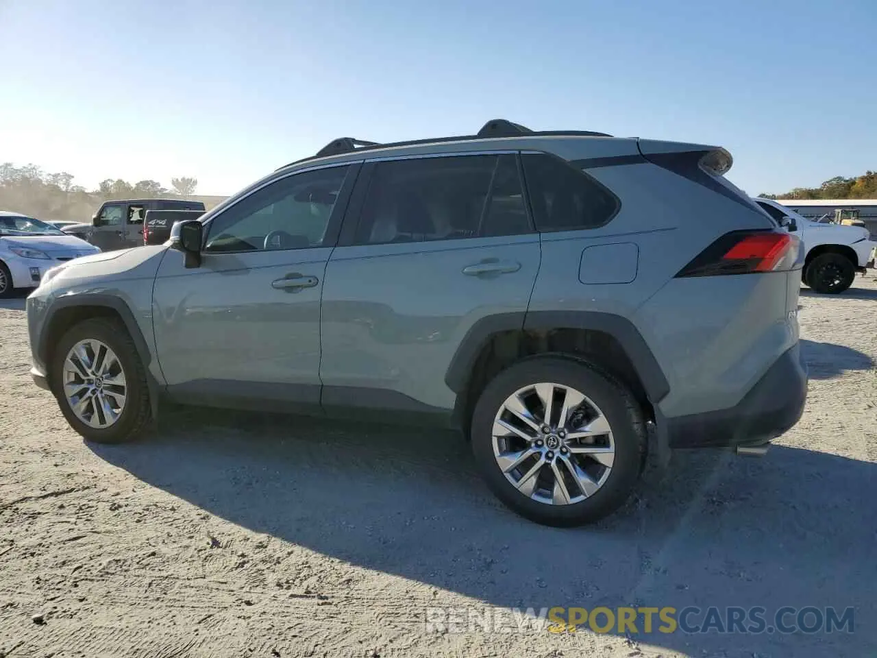 2 Photograph of a damaged car 2T3A1RFVXLW113320 TOYOTA RAV4 2020