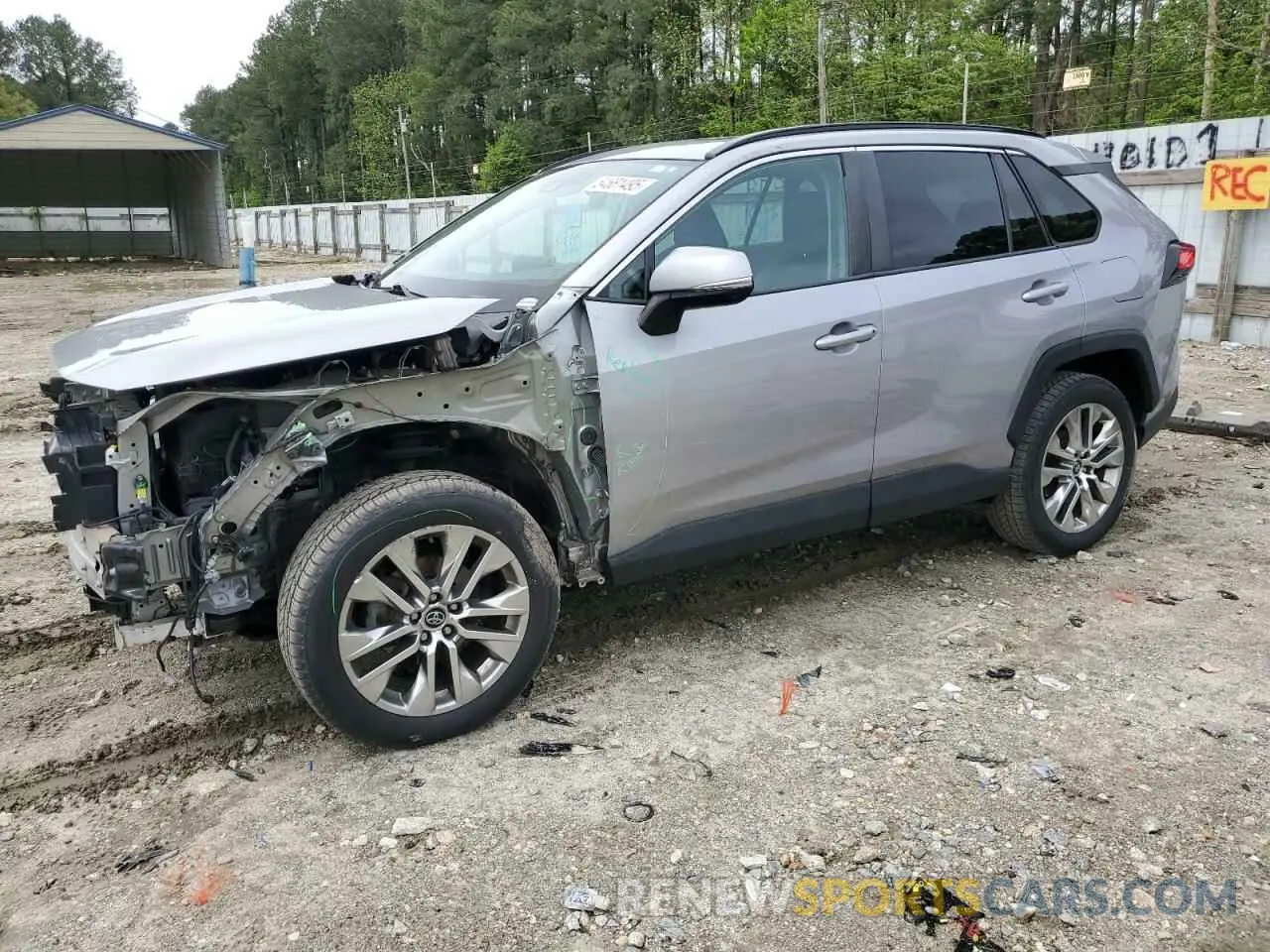 1 Photograph of a damaged car 2T3A1RFVXLW116864 TOYOTA RAV4 2020