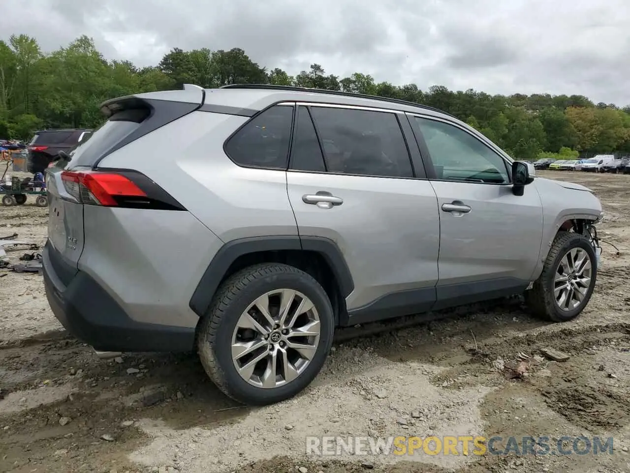3 Photograph of a damaged car 2T3A1RFVXLW116864 TOYOTA RAV4 2020
