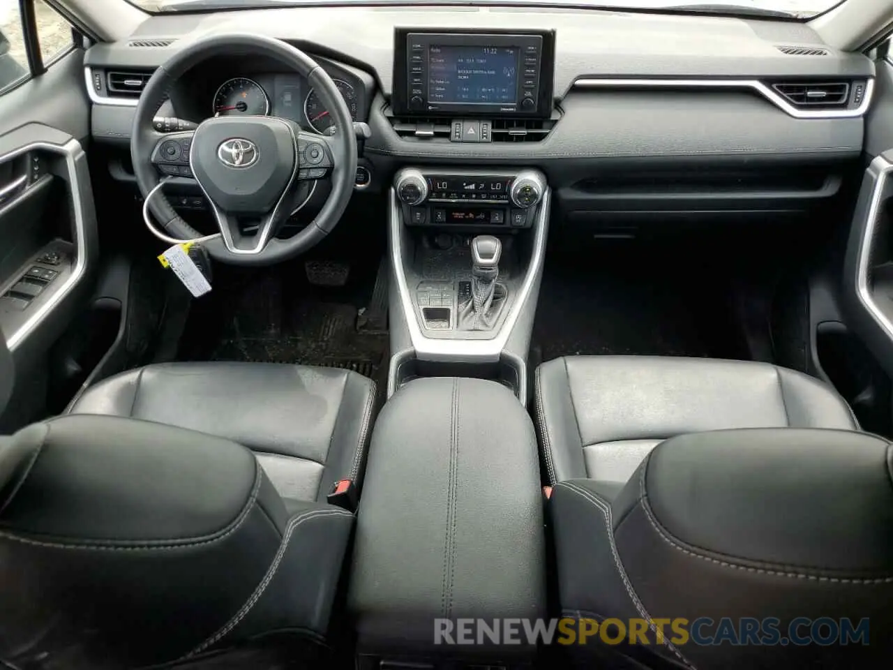 8 Photograph of a damaged car 2T3A1RFVXLW116864 TOYOTA RAV4 2020