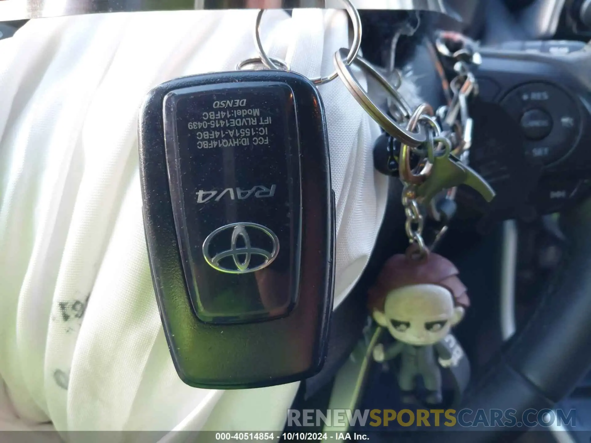 11 Photograph of a damaged car 2T3A1RFVXLW138699 TOYOTA RAV4 2020