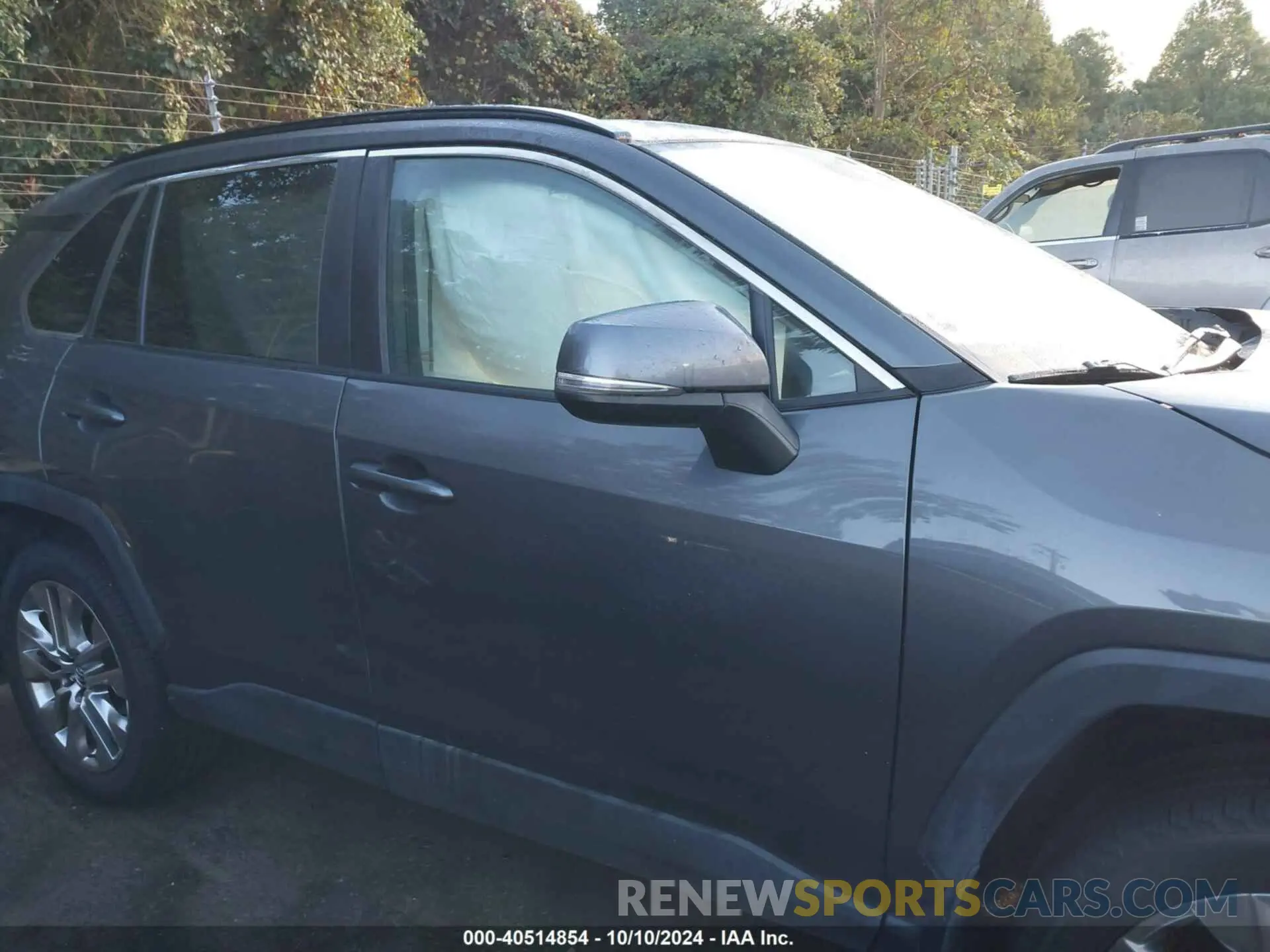 13 Photograph of a damaged car 2T3A1RFVXLW138699 TOYOTA RAV4 2020