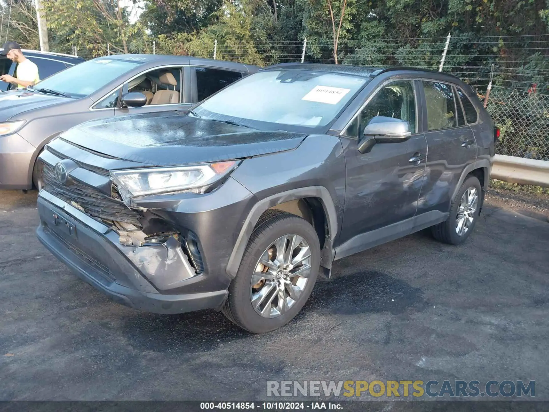 2 Photograph of a damaged car 2T3A1RFVXLW138699 TOYOTA RAV4 2020