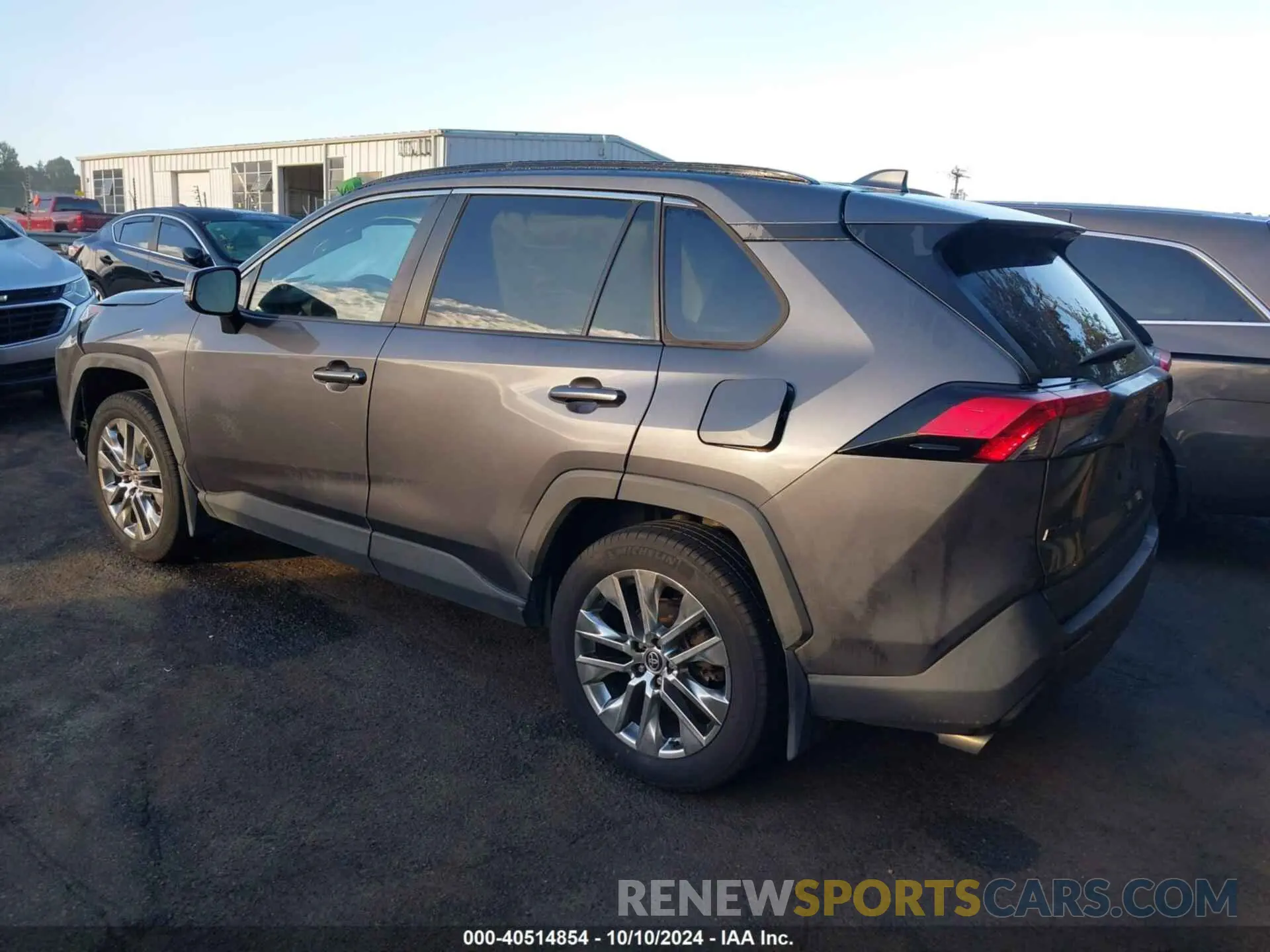 3 Photograph of a damaged car 2T3A1RFVXLW138699 TOYOTA RAV4 2020