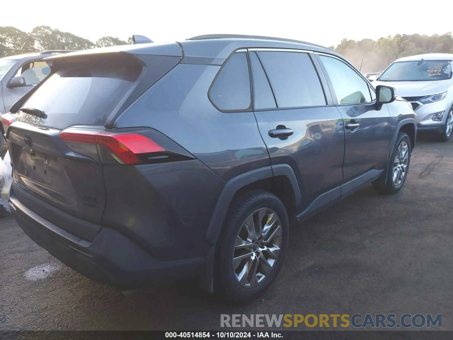 4 Photograph of a damaged car 2T3A1RFVXLW138699 TOYOTA RAV4 2020