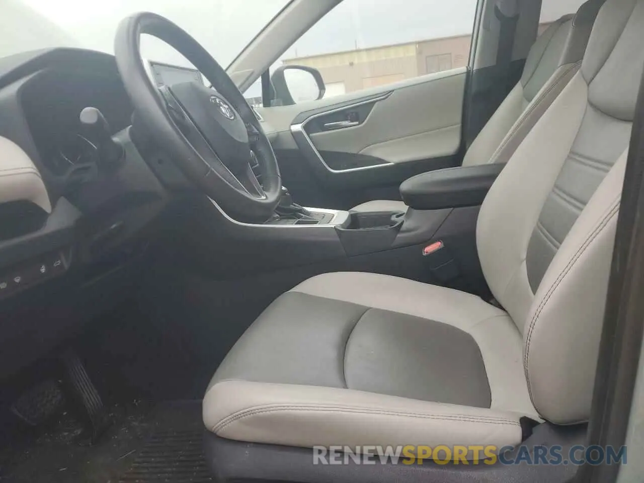 7 Photograph of a damaged car 2T3A1RFVXLW138752 TOYOTA RAV4 2020