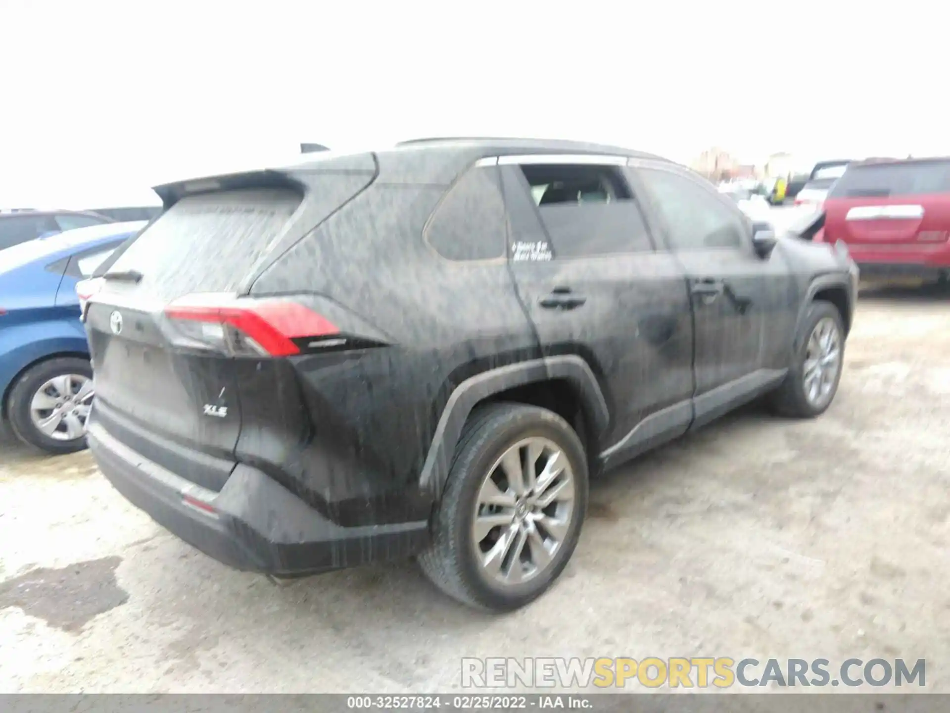 4 Photograph of a damaged car 2T3C1RFV0LC041103 TOYOTA RAV4 2020