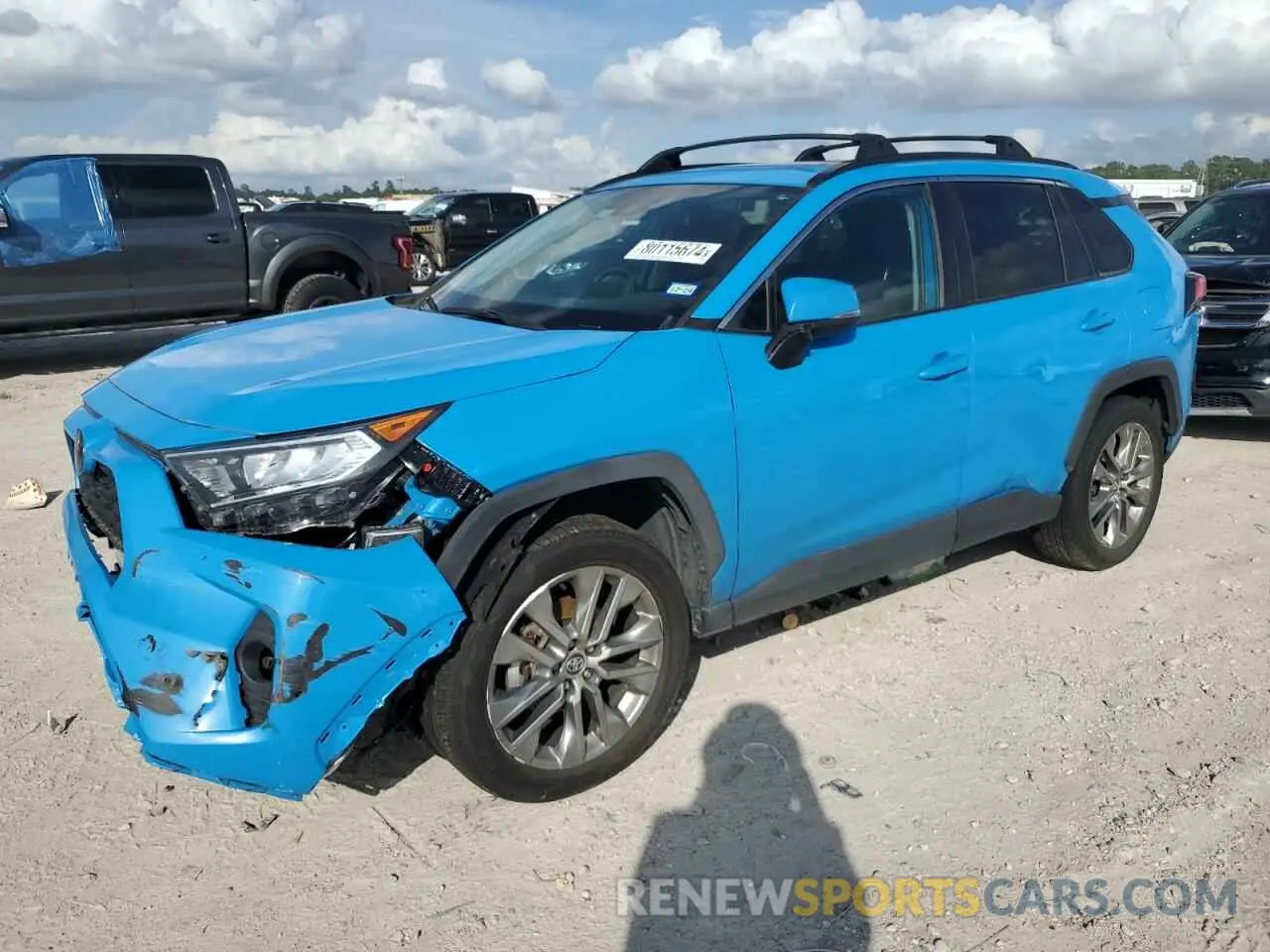 1 Photograph of a damaged car 2T3C1RFV0LC043157 TOYOTA RAV4 2020