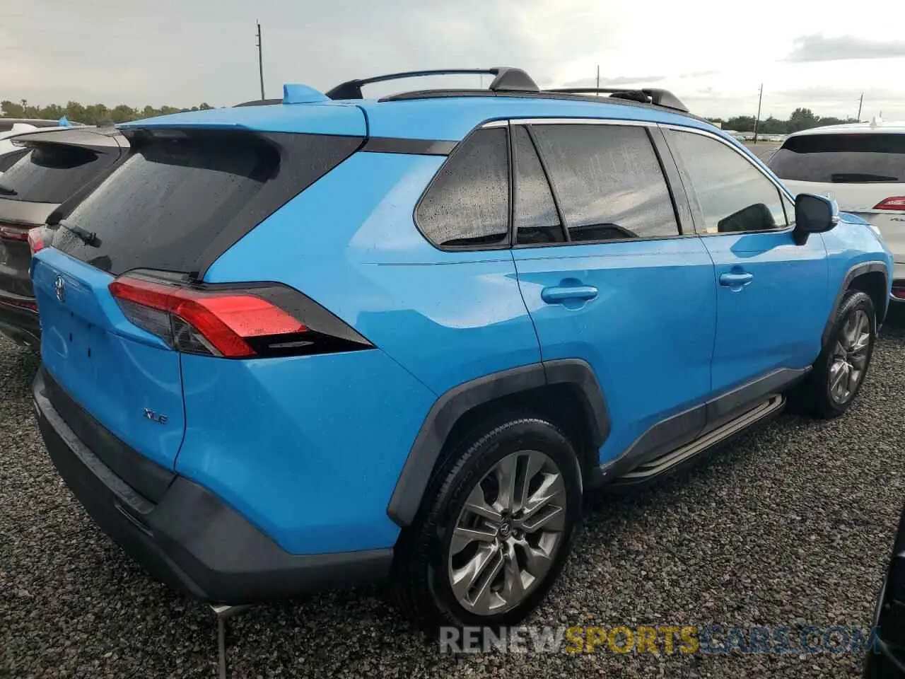 3 Photograph of a damaged car 2T3C1RFV0LW066517 TOYOTA RAV4 2020