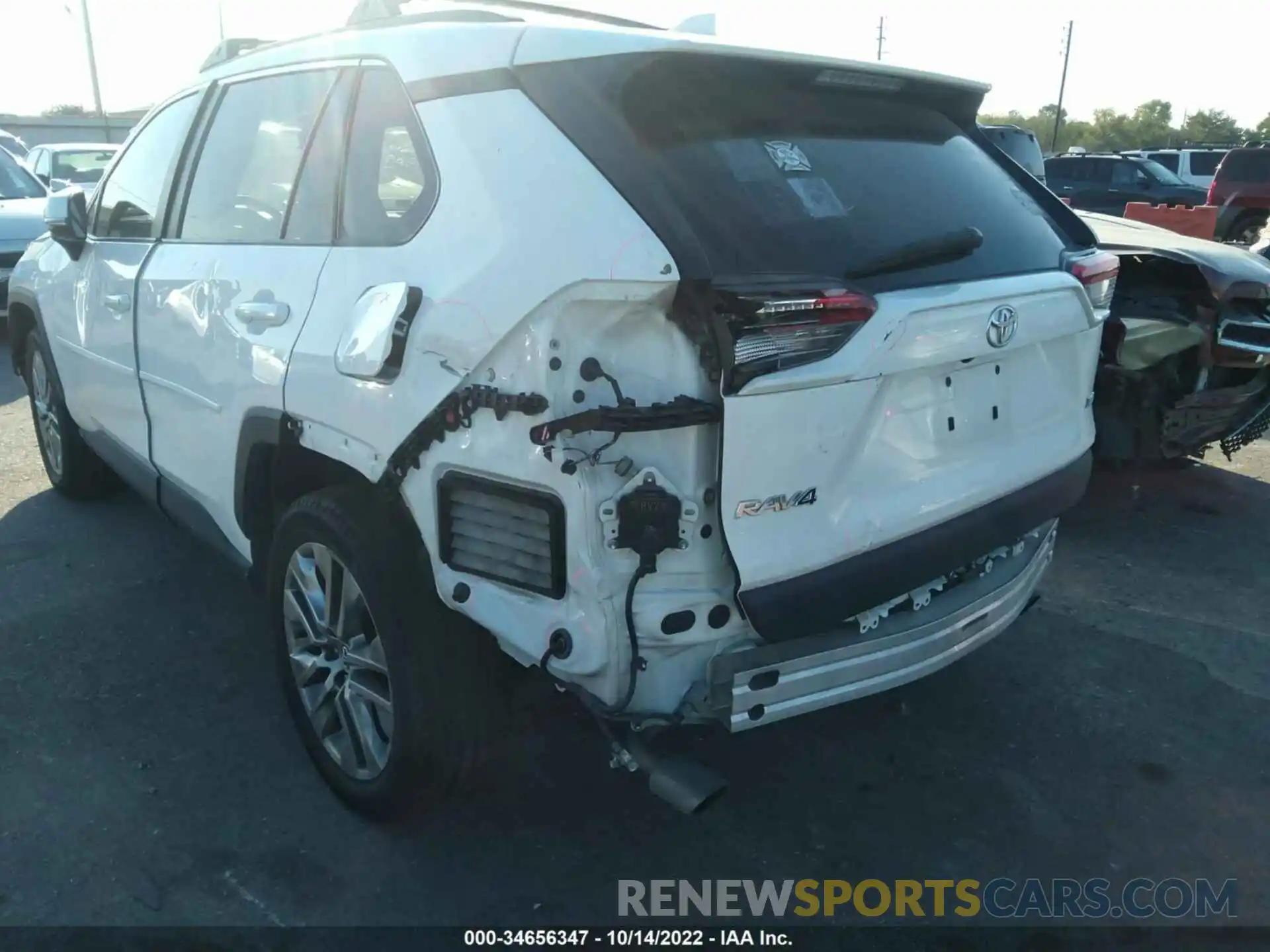 3 Photograph of a damaged car 2T3C1RFV0LW072303 TOYOTA RAV4 2020