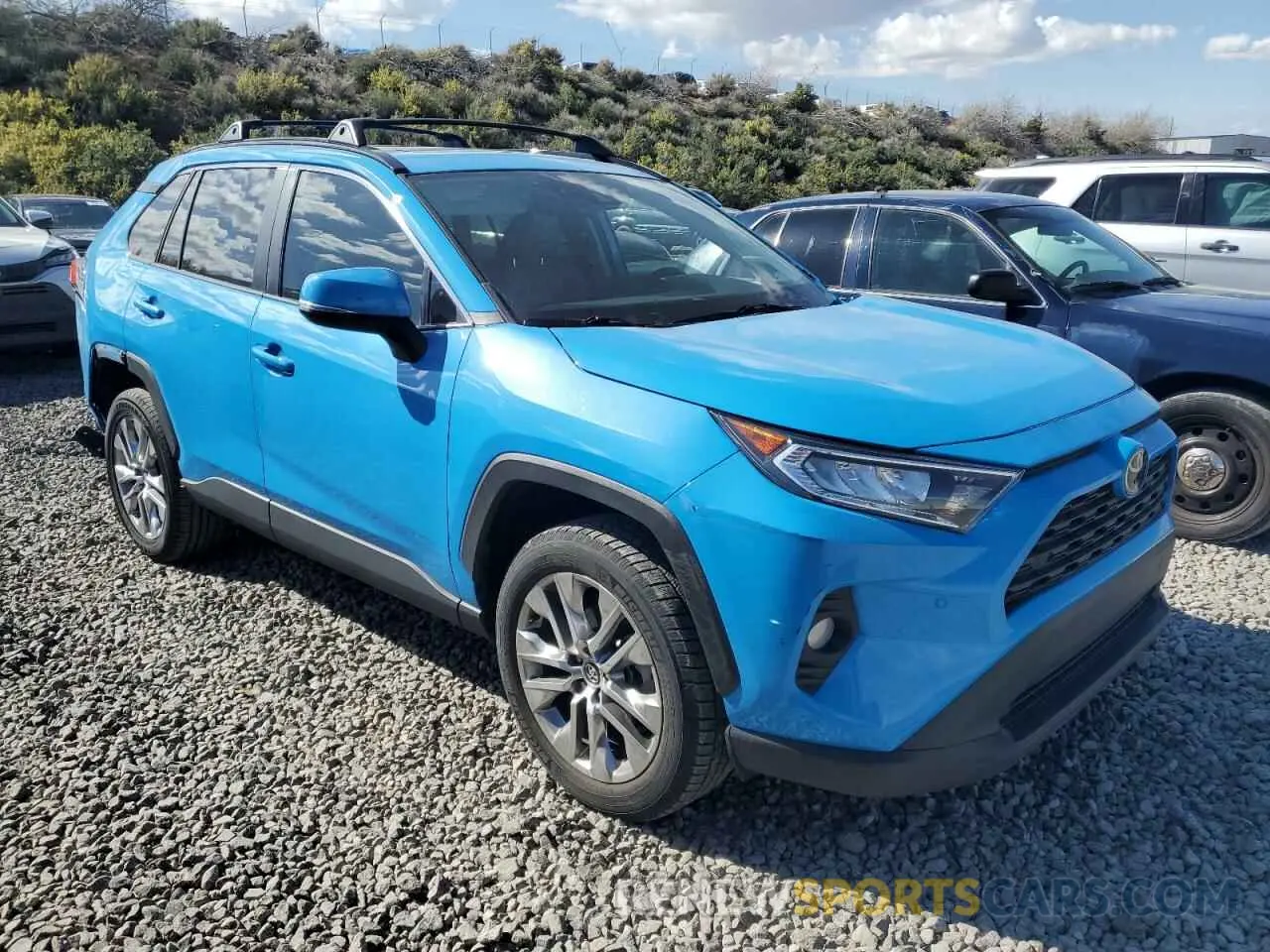 4 Photograph of a damaged car 2T3C1RFV0LW076884 TOYOTA RAV4 2020