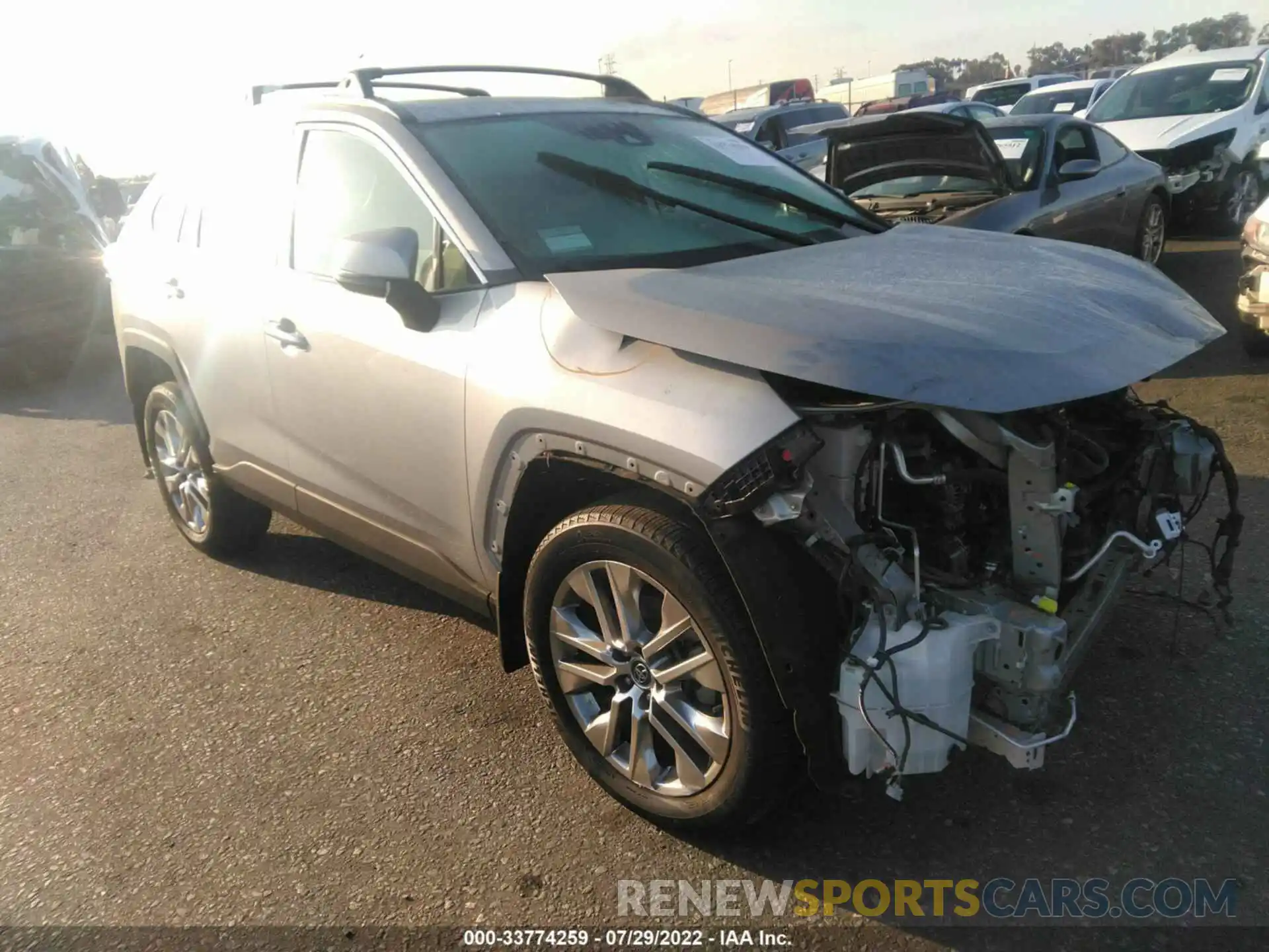 1 Photograph of a damaged car 2T3C1RFV0LW077467 TOYOTA RAV4 2020