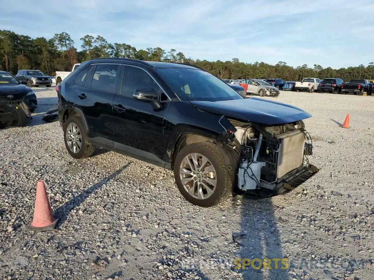 4 Photograph of a damaged car 2T3C1RFV0LW078621 TOYOTA RAV4 2020