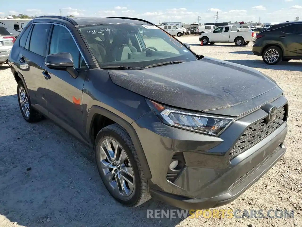 1 Photograph of a damaged car 2T3C1RFV0LW081003 TOYOTA RAV4 2020