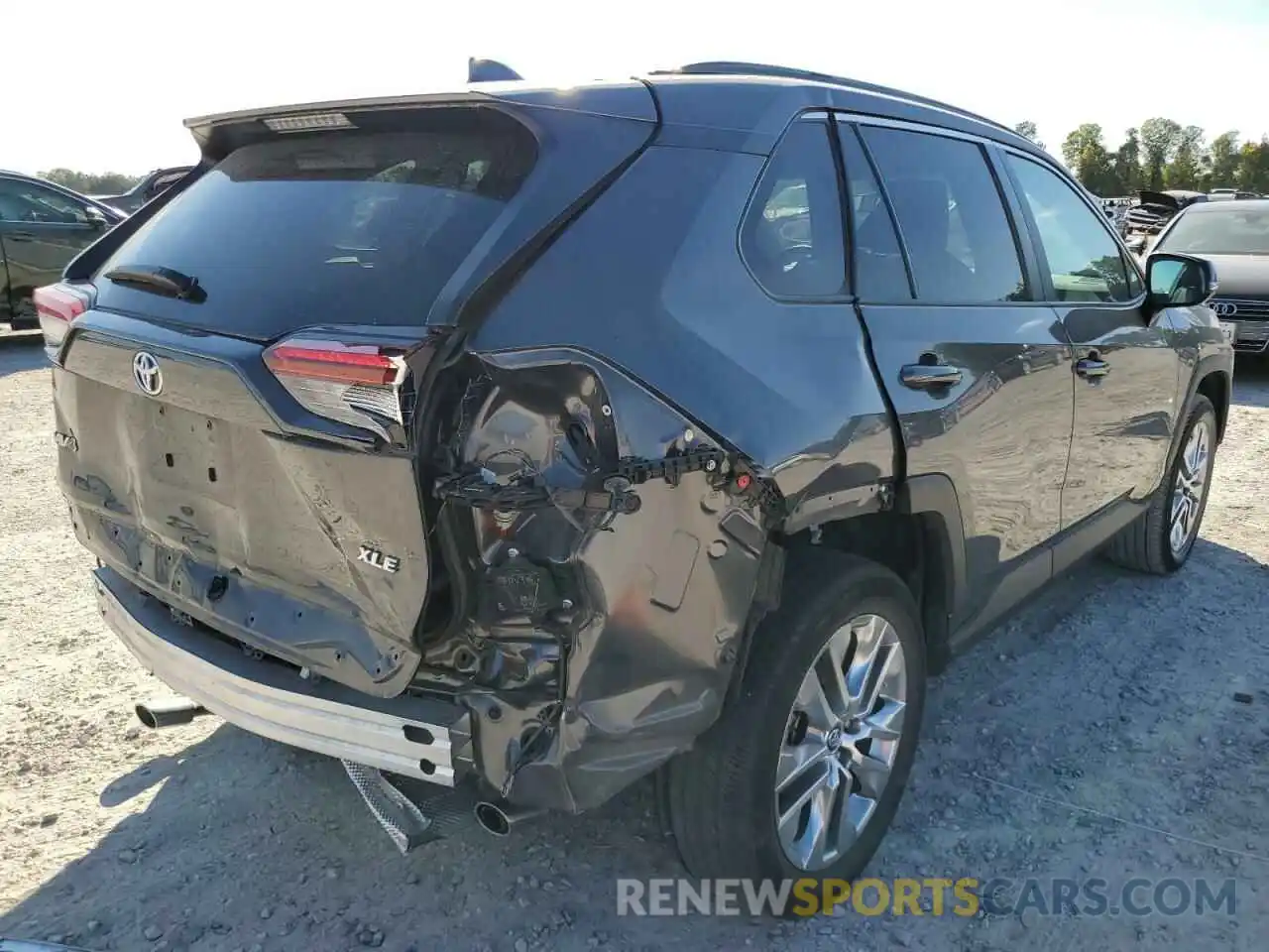 4 Photograph of a damaged car 2T3C1RFV0LW081003 TOYOTA RAV4 2020