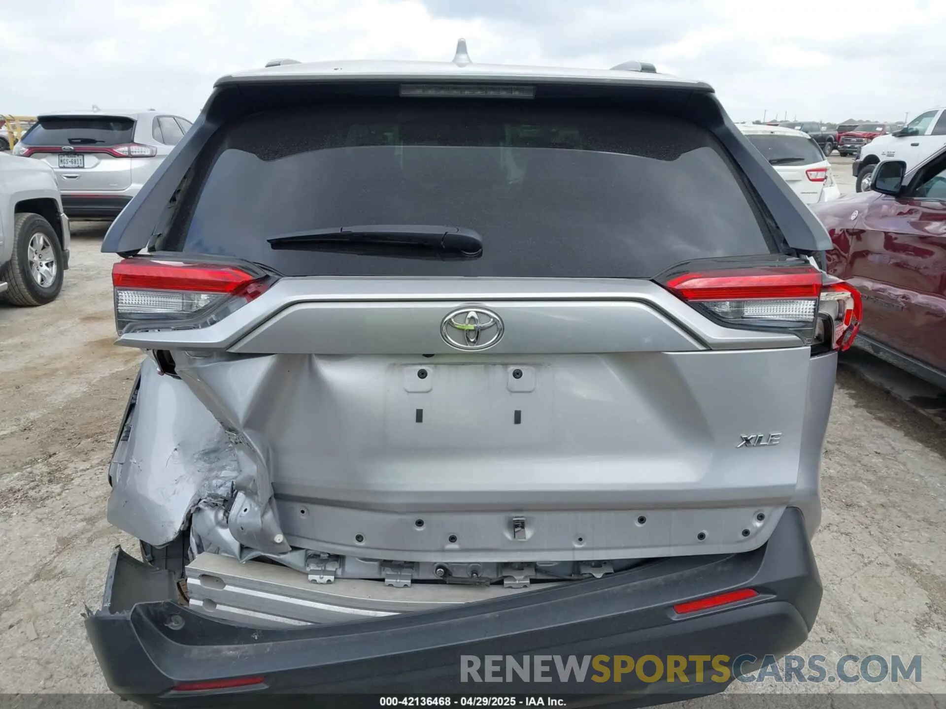 16 Photograph of a damaged car 2T3C1RFV0LW082121 TOYOTA RAV4 2020