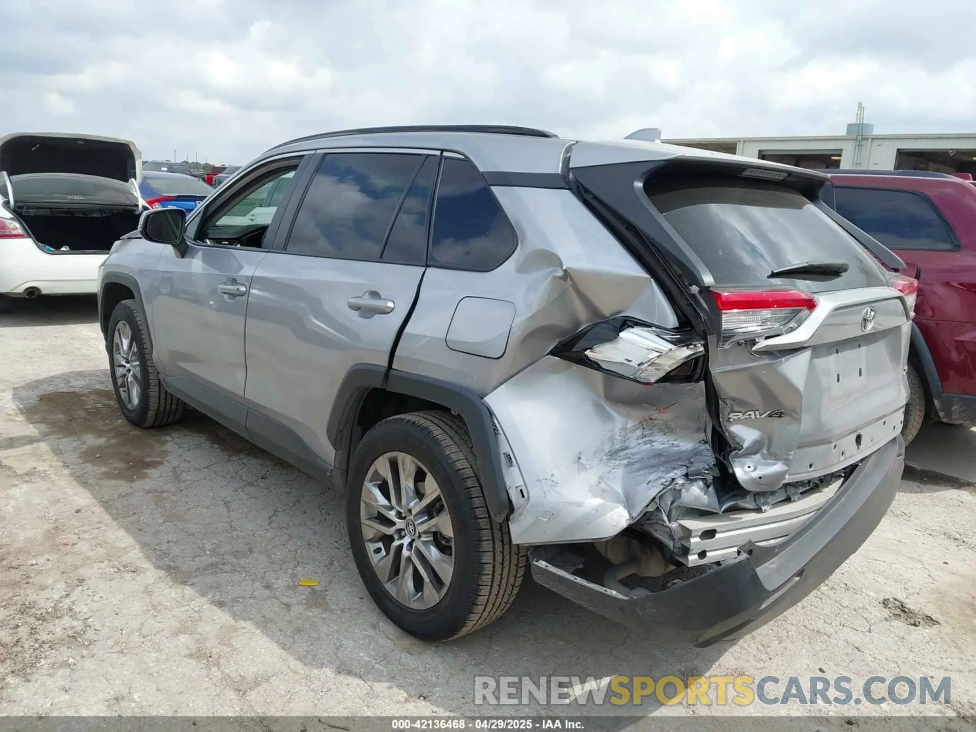 3 Photograph of a damaged car 2T3C1RFV0LW082121 TOYOTA RAV4 2020