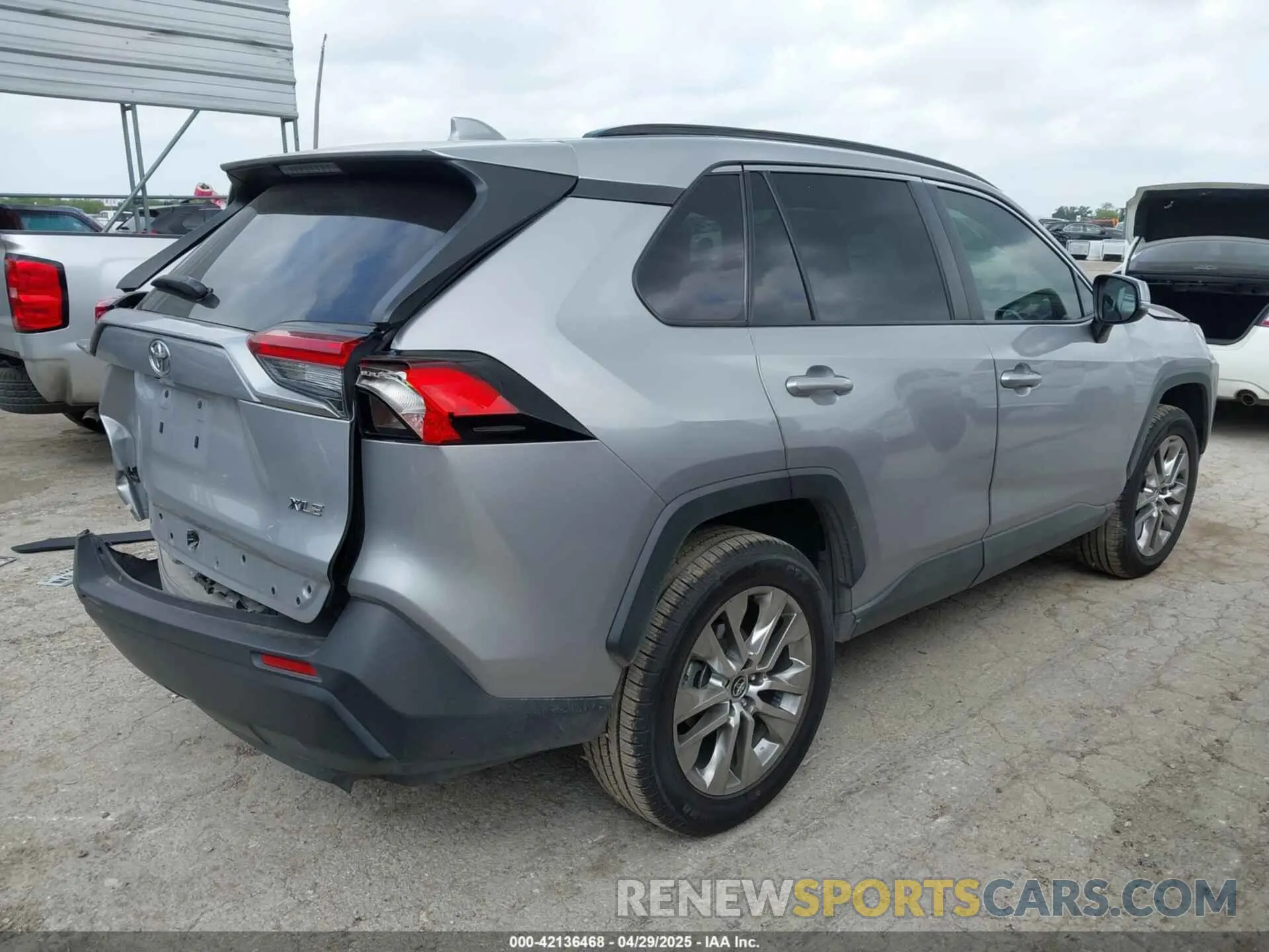 4 Photograph of a damaged car 2T3C1RFV0LW082121 TOYOTA RAV4 2020