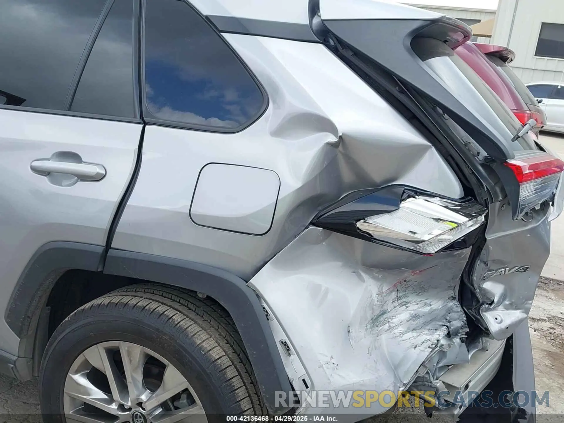 6 Photograph of a damaged car 2T3C1RFV0LW082121 TOYOTA RAV4 2020