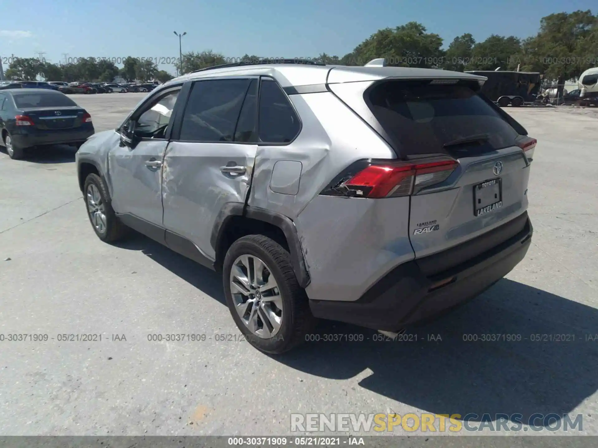 3 Photograph of a damaged car 2T3C1RFV0LW095239 TOYOTA RAV4 2020