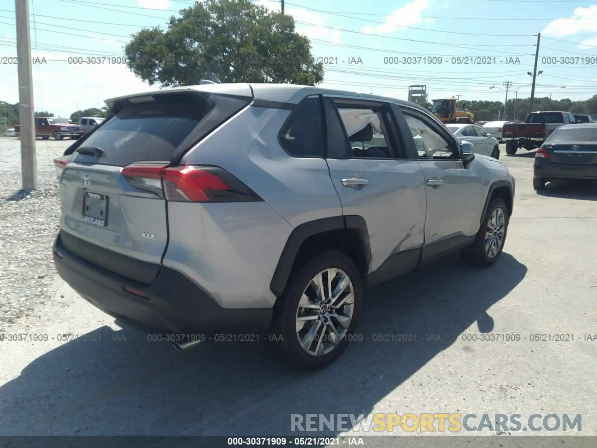 4 Photograph of a damaged car 2T3C1RFV0LW095239 TOYOTA RAV4 2020