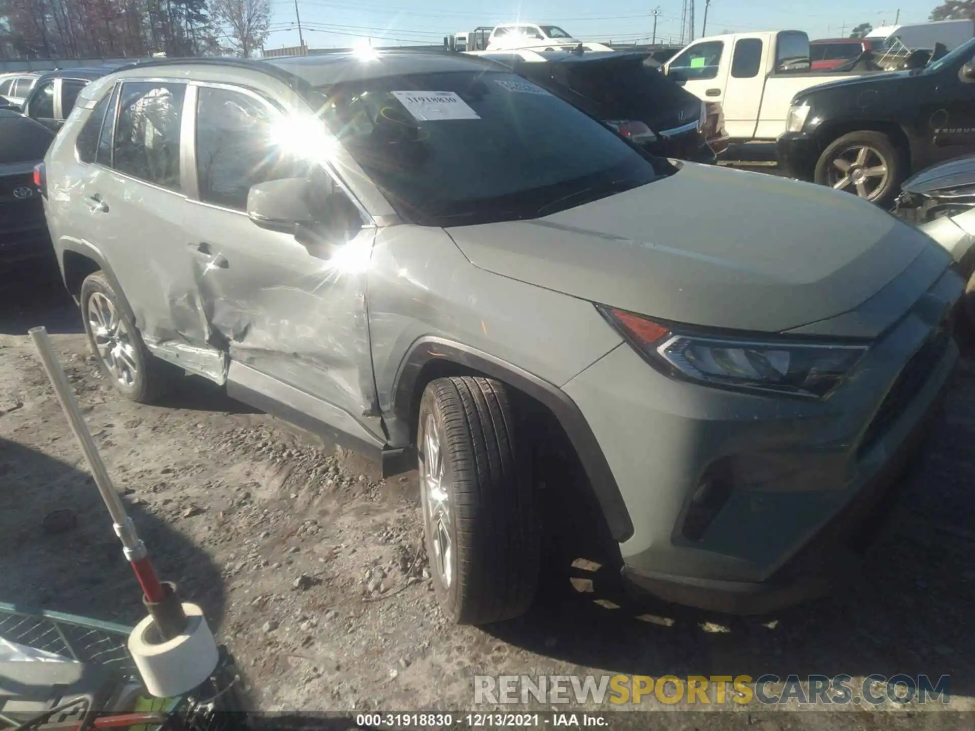 1 Photograph of a damaged car 2T3C1RFV1LC066379 TOYOTA RAV4 2020