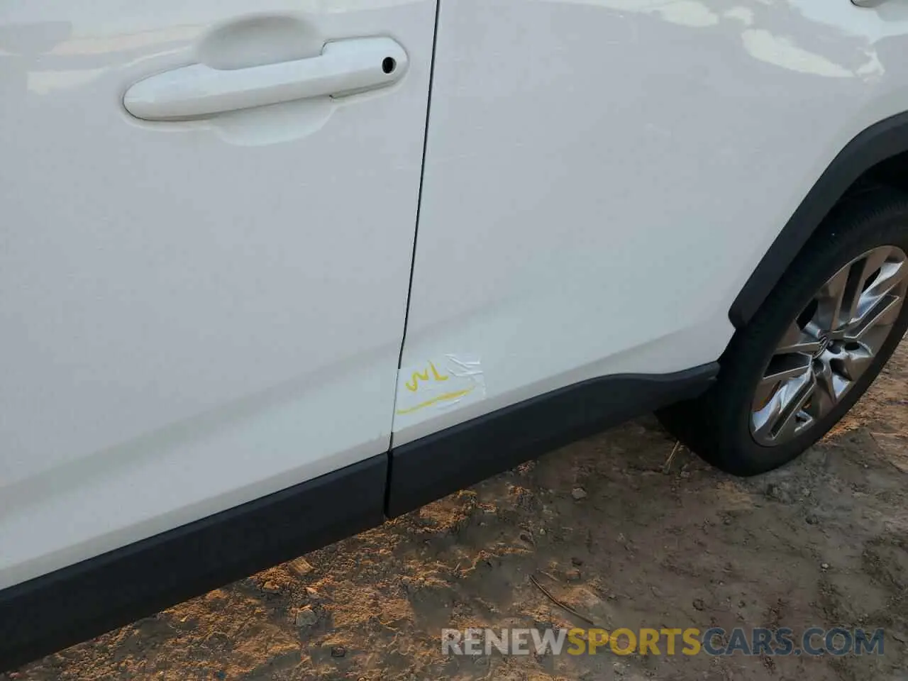 13 Photograph of a damaged car 2T3C1RFV1LC077172 TOYOTA RAV4 2020
