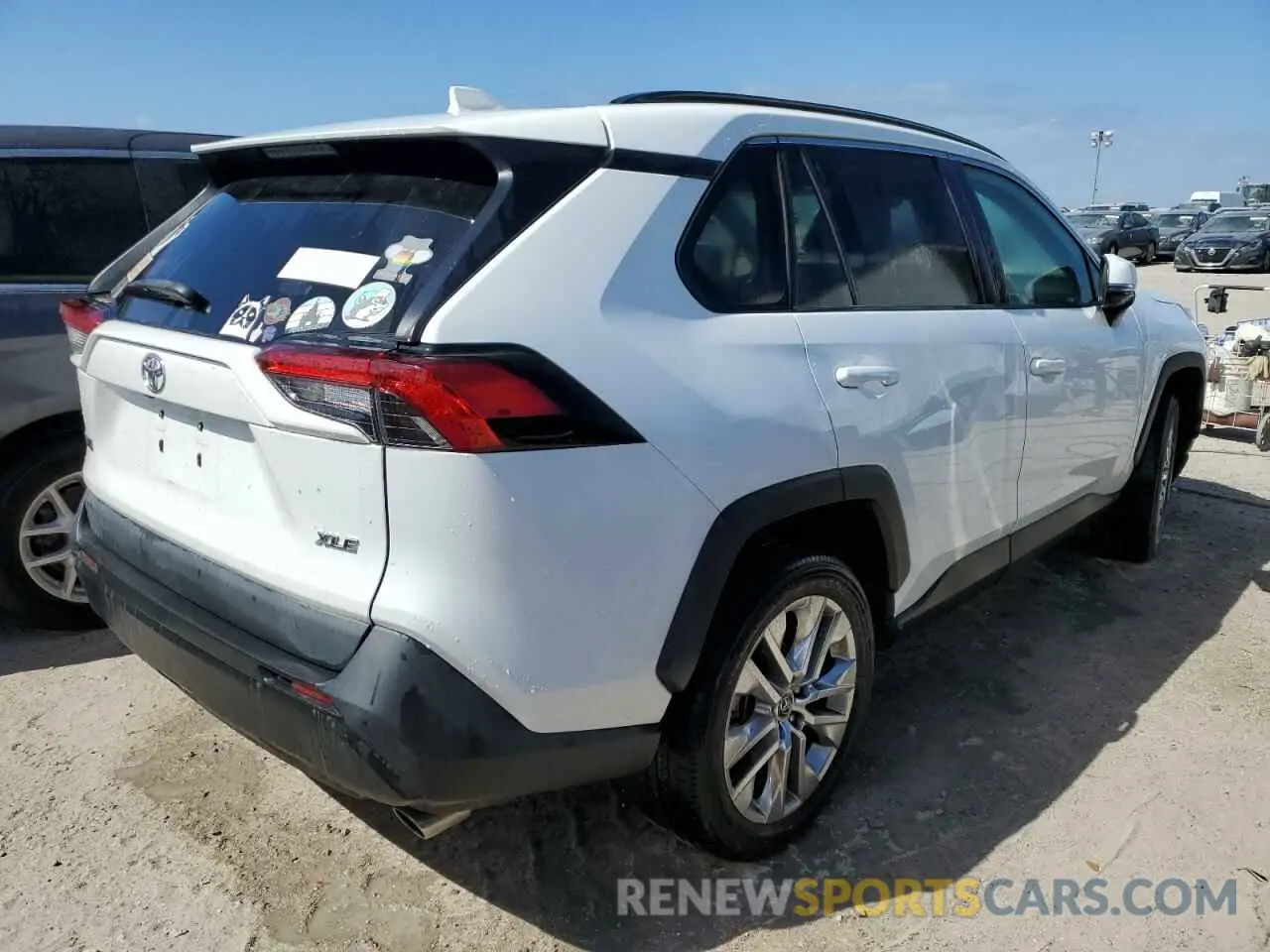 3 Photograph of a damaged car 2T3C1RFV1LC077172 TOYOTA RAV4 2020