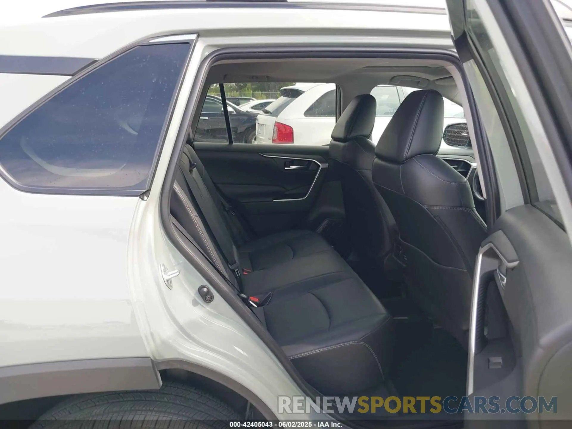 8 Photograph of a damaged car 2T3C1RFV1LW074366 TOYOTA RAV4 2020