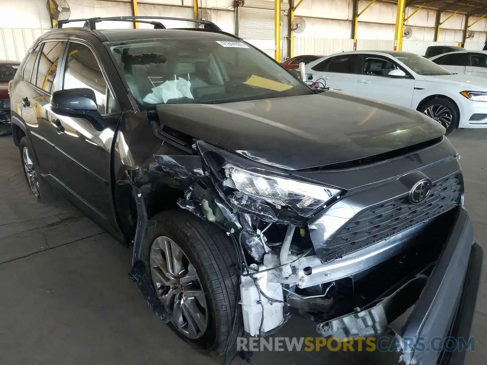 1 Photograph of a damaged car 2T3C1RFV1LW080541 TOYOTA RAV4 2020