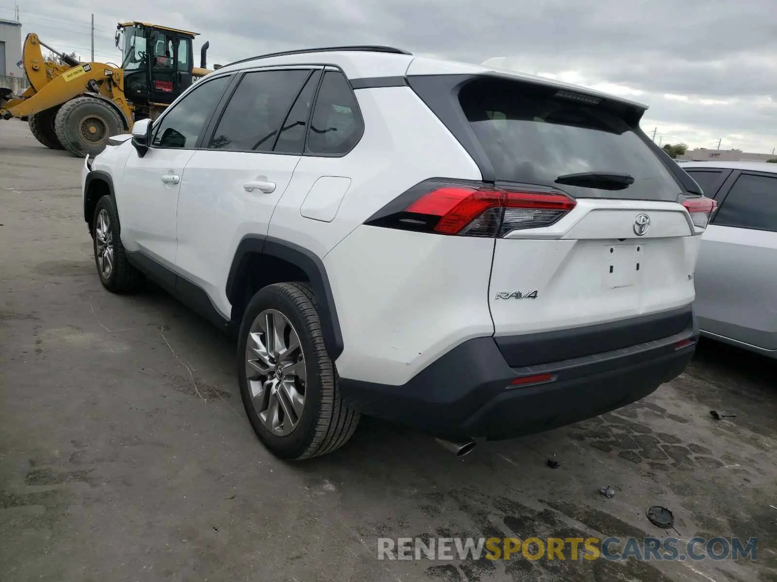 3 Photograph of a damaged car 2T3C1RFV2LC041412 TOYOTA RAV4 2020