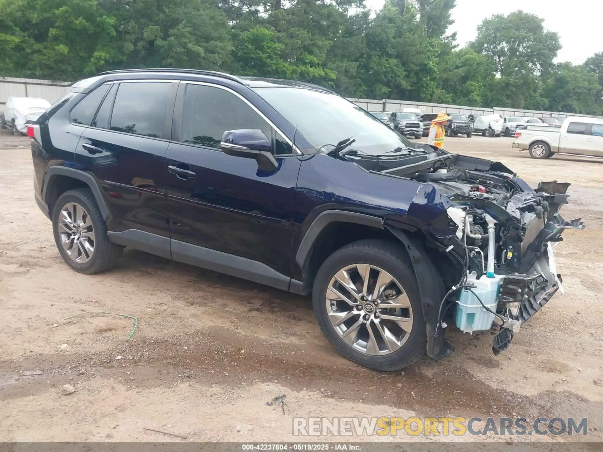 1 Photograph of a damaged car 2T3C1RFV2LC041474 TOYOTA RAV4 2020