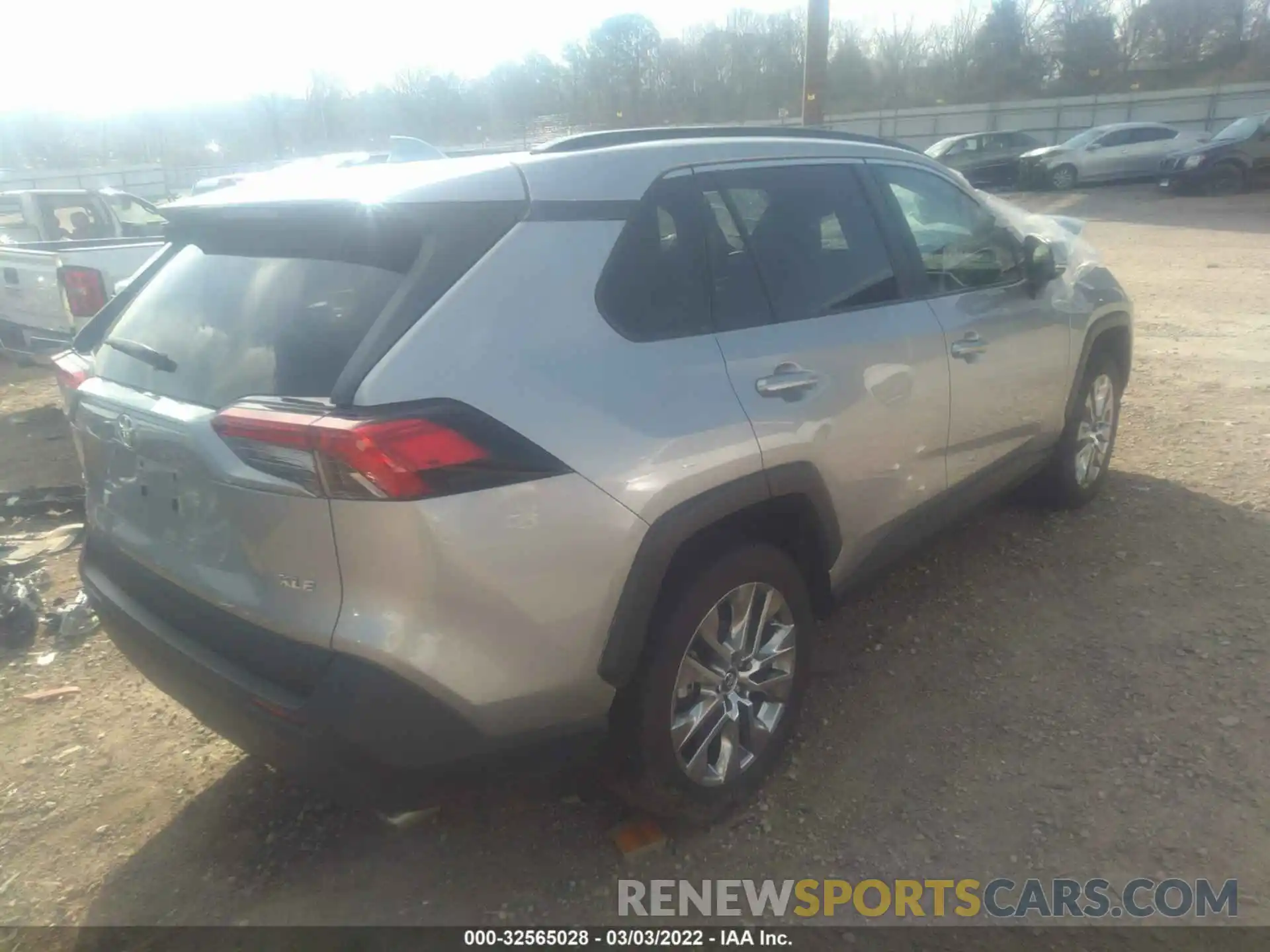 4 Photograph of a damaged car 2T3C1RFV2LC055505 TOYOTA RAV4 2020