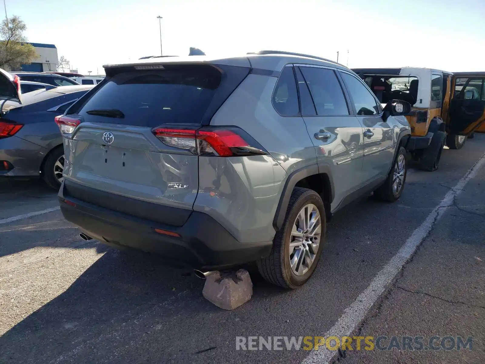 4 Photograph of a damaged car 2T3C1RFV2LC074099 TOYOTA RAV4 2020