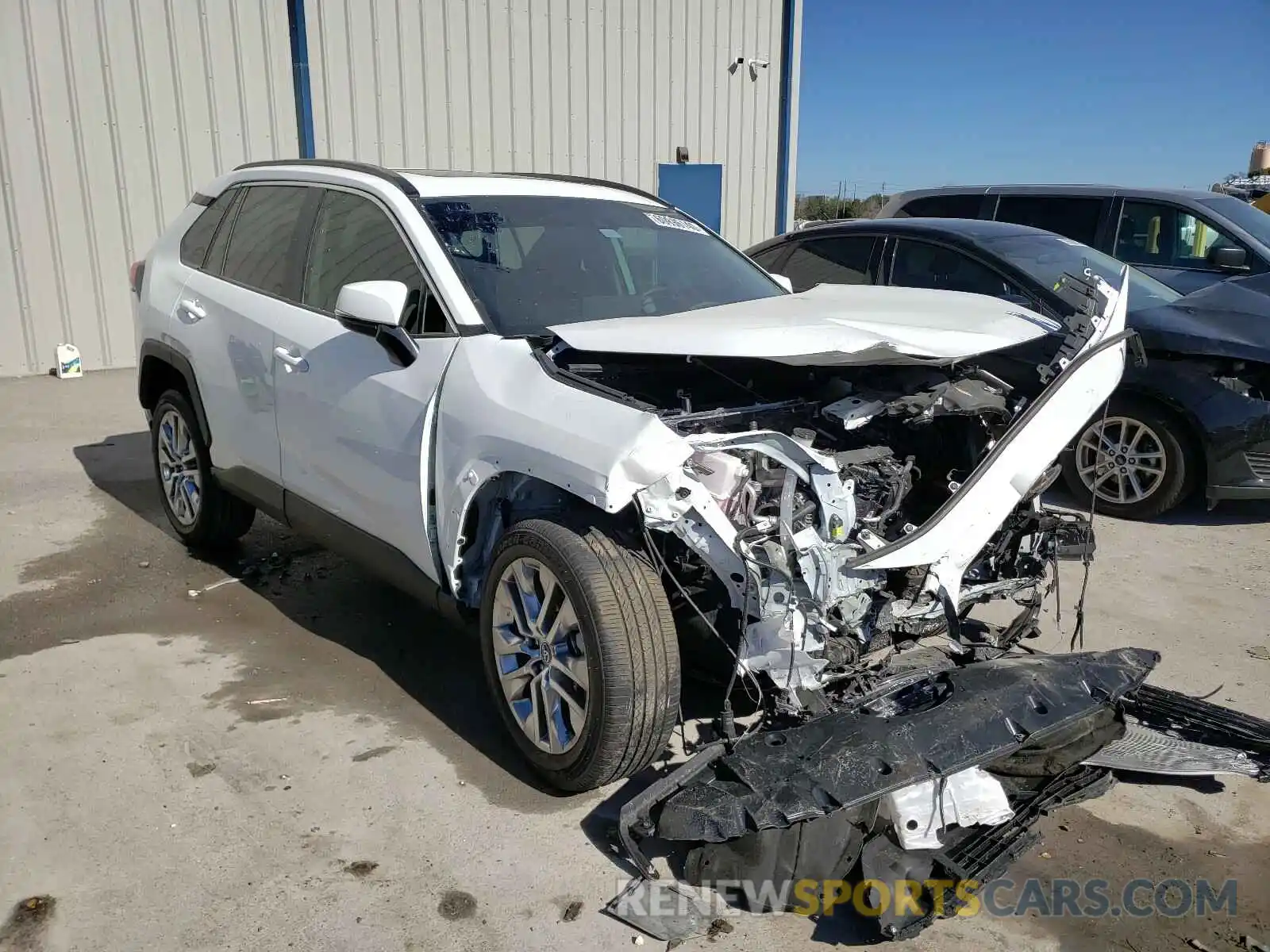 1 Photograph of a damaged car 2T3C1RFV2LC085023 TOYOTA RAV4 2020