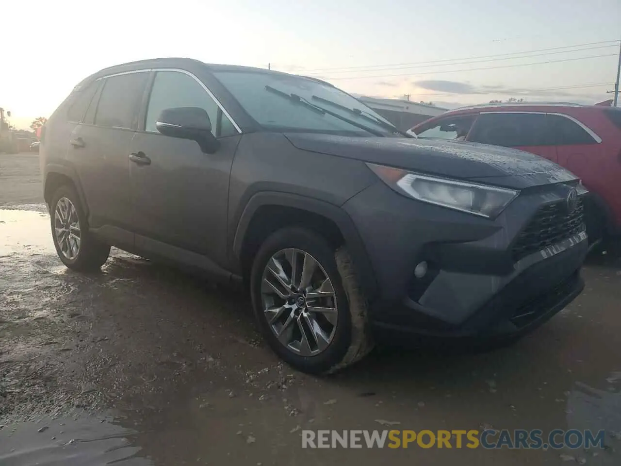 4 Photograph of a damaged car 2T3C1RFV2LW063683 TOYOTA RAV4 2020