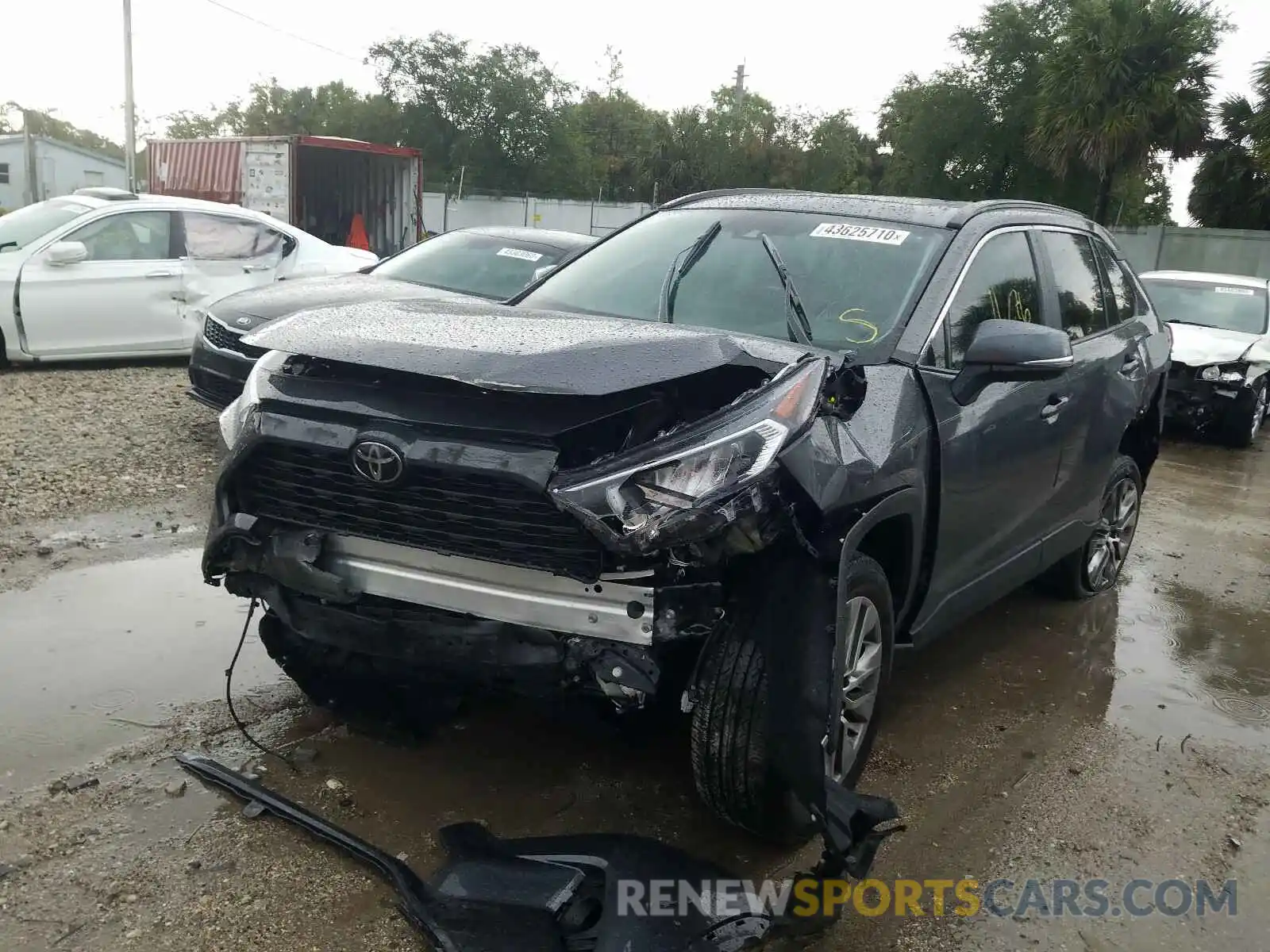 2 Photograph of a damaged car 2T3C1RFV2LW066292 TOYOTA RAV4 2020