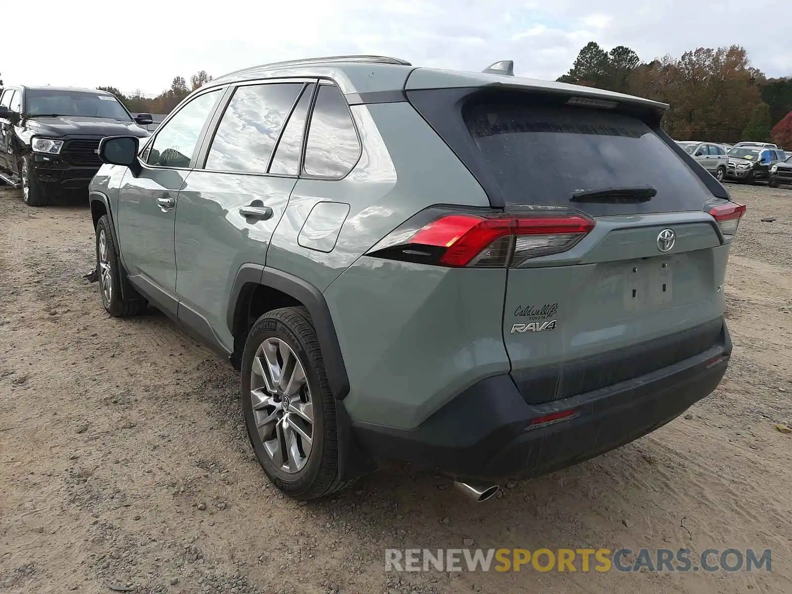 3 Photograph of a damaged car 2T3C1RFV2LW071041 TOYOTA RAV4 2020